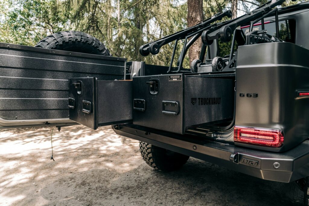 مرسيدس جي كلاس تتحول إلى شاحنة ضخمة للطرق الوعرة بسعر يبدأ من 1.4 مليون ريال مرسيدس جي كلاس تتحول إلى شاحنة ضخمة للطرق الوعرة بسعر يبدأ من 1.4 مليون ريال 4