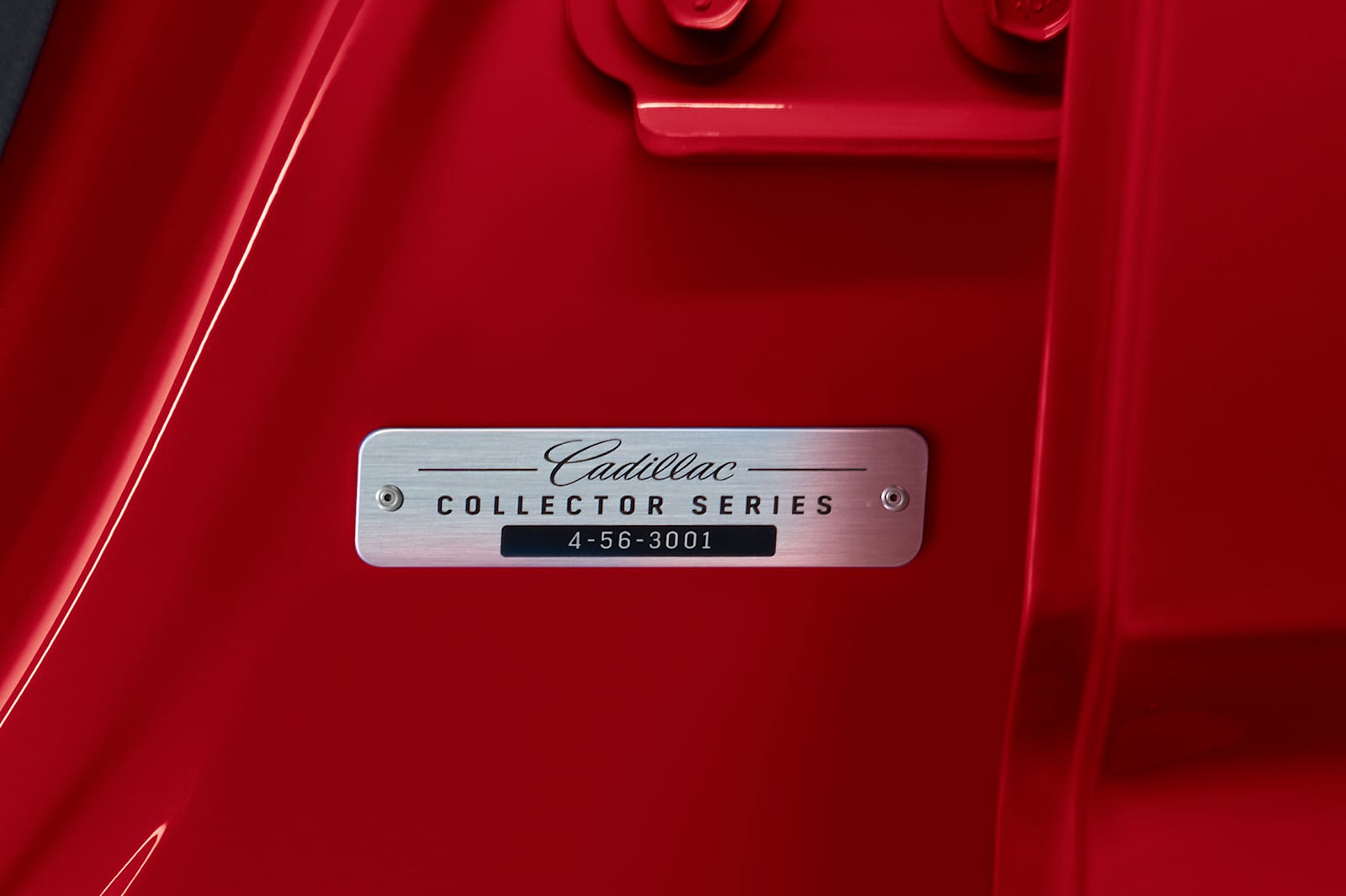 كاديلاك CT4-V بلاك وينج تحصل على 3 إصدارات حصرية للاحتفال بإرث فئة V الرياضية كاديلاك CT4-V بلاك وينج موندريان