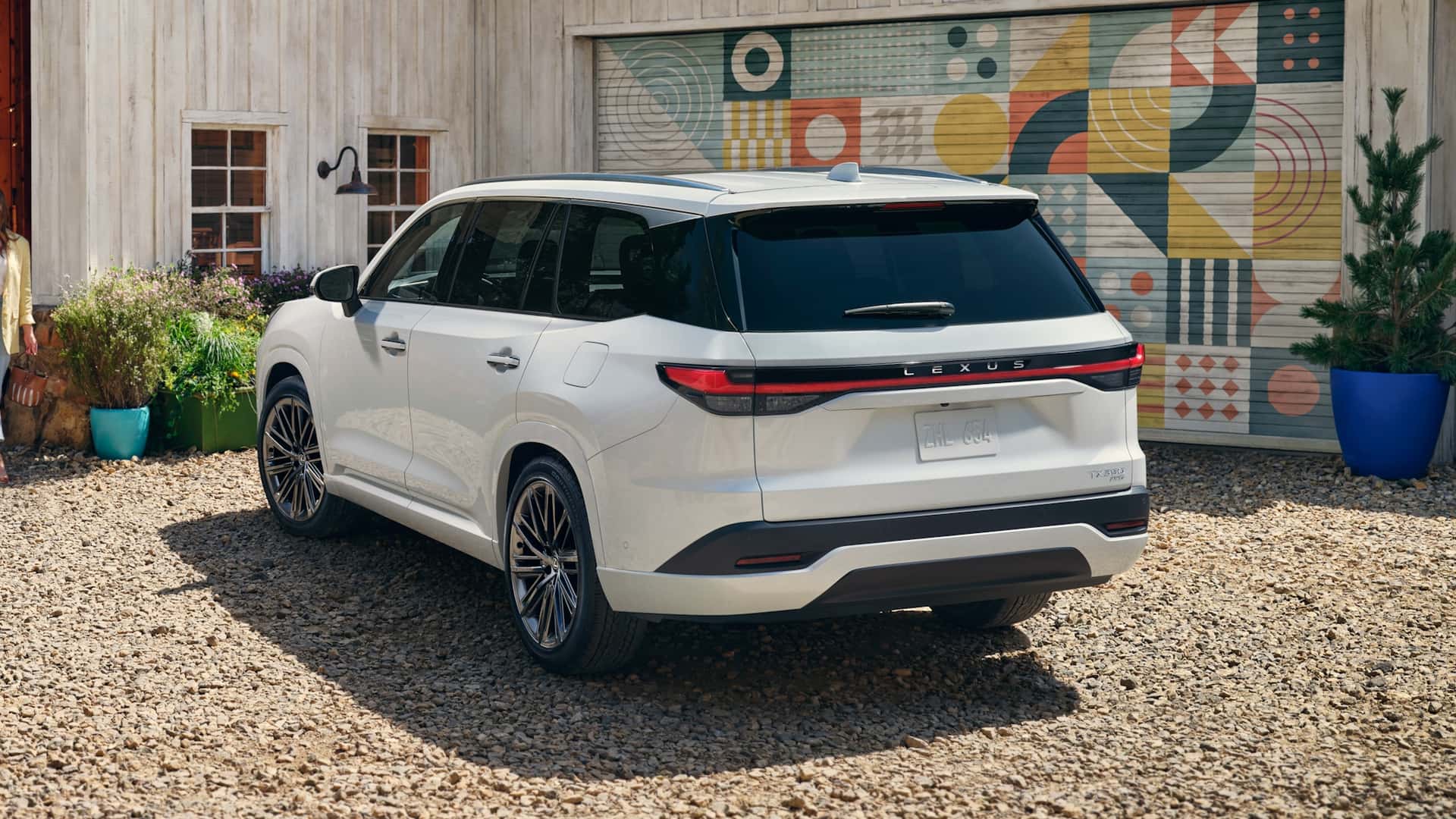 ما هي أهم الاختلافات بين لكزس GX و TX الجديدتين كلياً؟ لكزس TX 2024