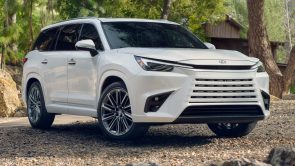 لكزس تدشن TX 2024 الجديدة كلياً بثلاثة صفوف مقاعد وقوة قصوى 406 حصان 1