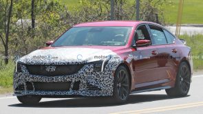 كاديلاك CT5-V بلاك وينج موديل 2024 تظهر بصور تجسسية بتحديثات عدوانية جديدة كاديلاك CT5-V بلاك وينج