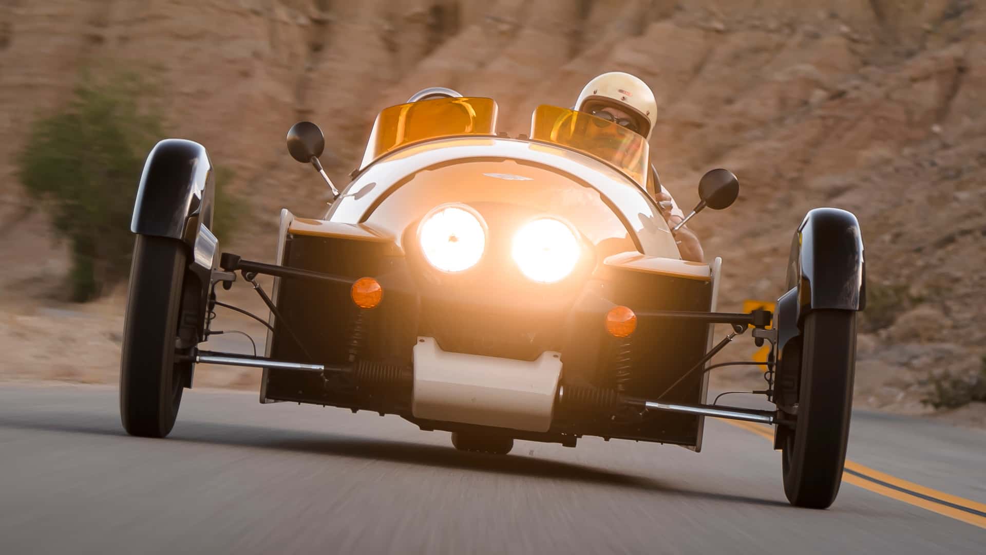 شركة مورجان تطرح سيارة جديدة ثلاثية العجلات باسم سوبر 3 في السوق الأمريكي بمحرك فورد شركة مورجان تطرح سيارة جديدة ثلاثية العجلات باسم سوبر 3 في السوق الأمريكي بمحرك فورد 9