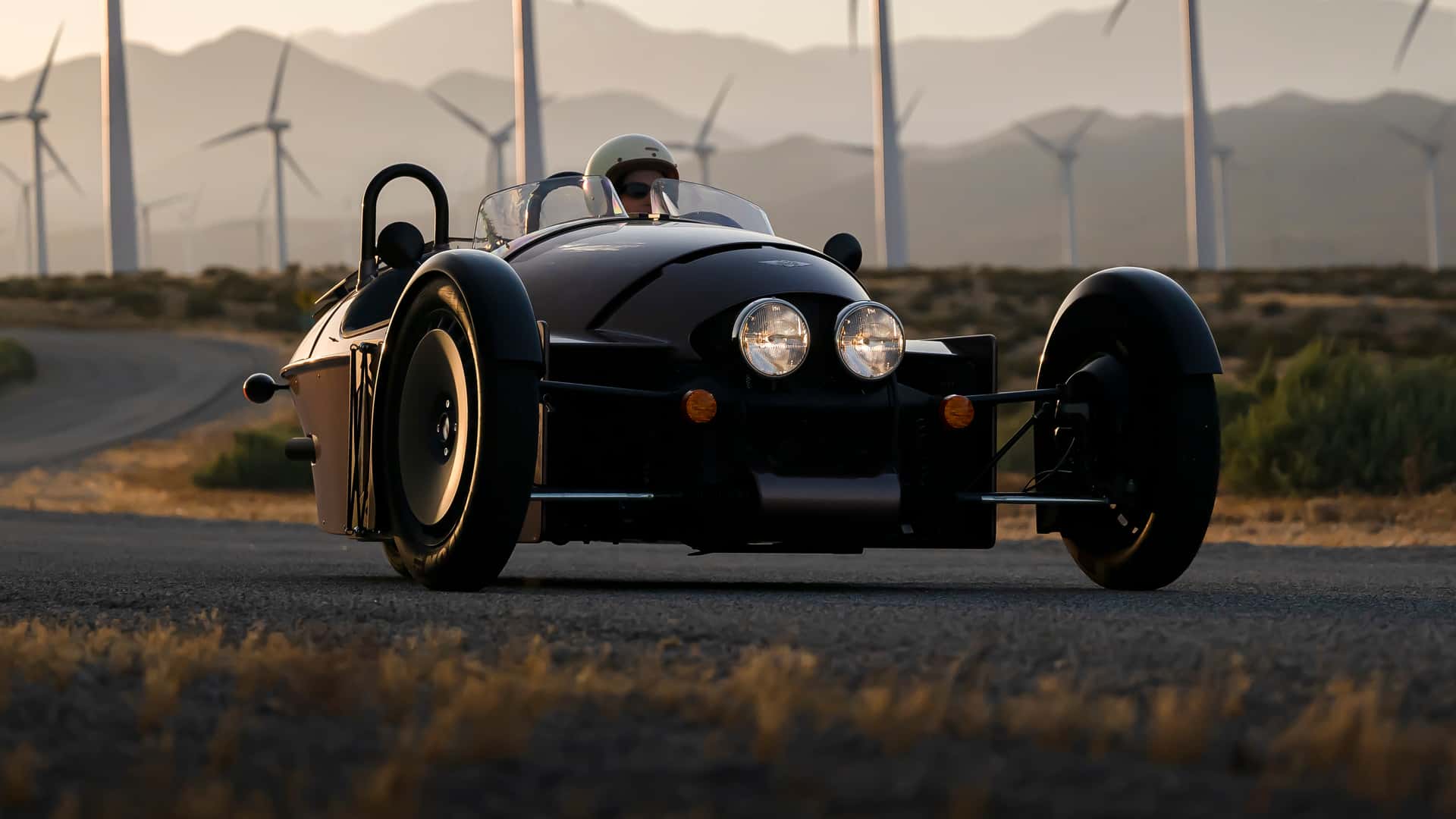 شركة مورجان تطرح سيارة جديدة ثلاثية العجلات باسم سوبر 3 في السوق الأمريكي بمحرك فورد شركة مورجان تطرح سيارة جديدة ثلاثية العجلات باسم سوبر 3 في السوق الأمريكي بمحرك فورد 12