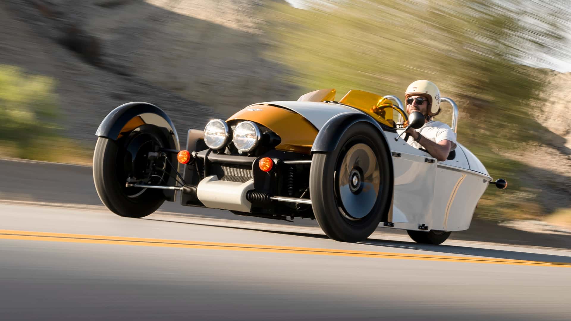 شركة مورجان تطرح سيارة جديدة ثلاثية العجلات باسم سوبر 3 في السوق الأمريكي بمحرك فورد شركة مورجان تطرح سيارة جديدة ثلاثية العجلات باسم سوبر 3 في السوق الأمريكي بمحرك فورد 15