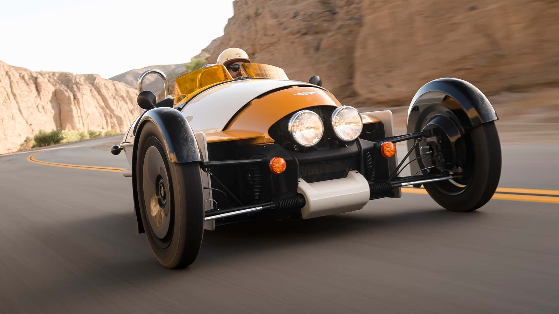 شركة مورجان تطرح سيارة جديدة ثلاثية العجلات باسم سوبر 3 في السوق الأمريكي بمحرك فورد شركة مورجان تطرح سيارة جديدة ثلاثية العجلات باسم سوبر 3 في السوق الأمريكي بمحرك فورد 16