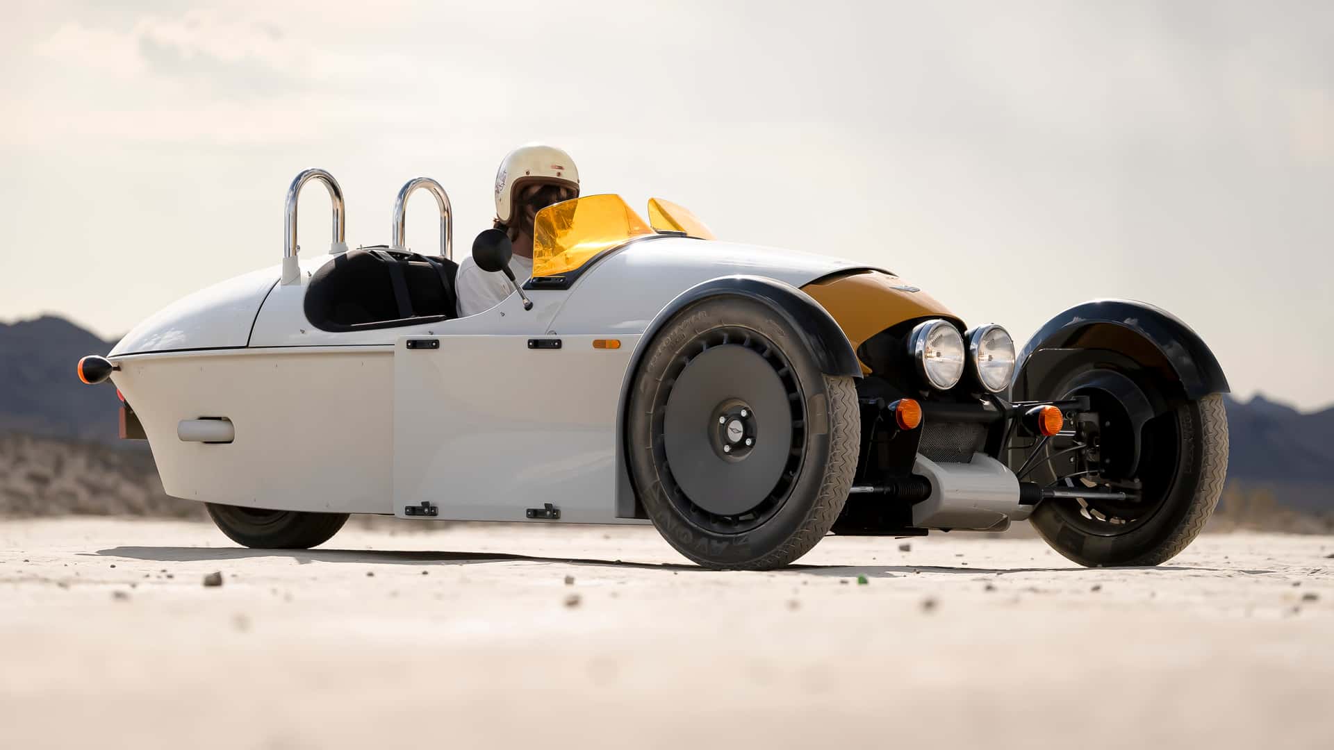 شركة مورجان تطرح سيارة جديدة ثلاثية العجلات باسم سوبر 3 في السوق الأمريكي بمحرك فورد شركة مورجان تطرح سيارة جديدة ثلاثية العجلات باسم سوبر 3 في السوق الأمريكي بمحرك فورد 17