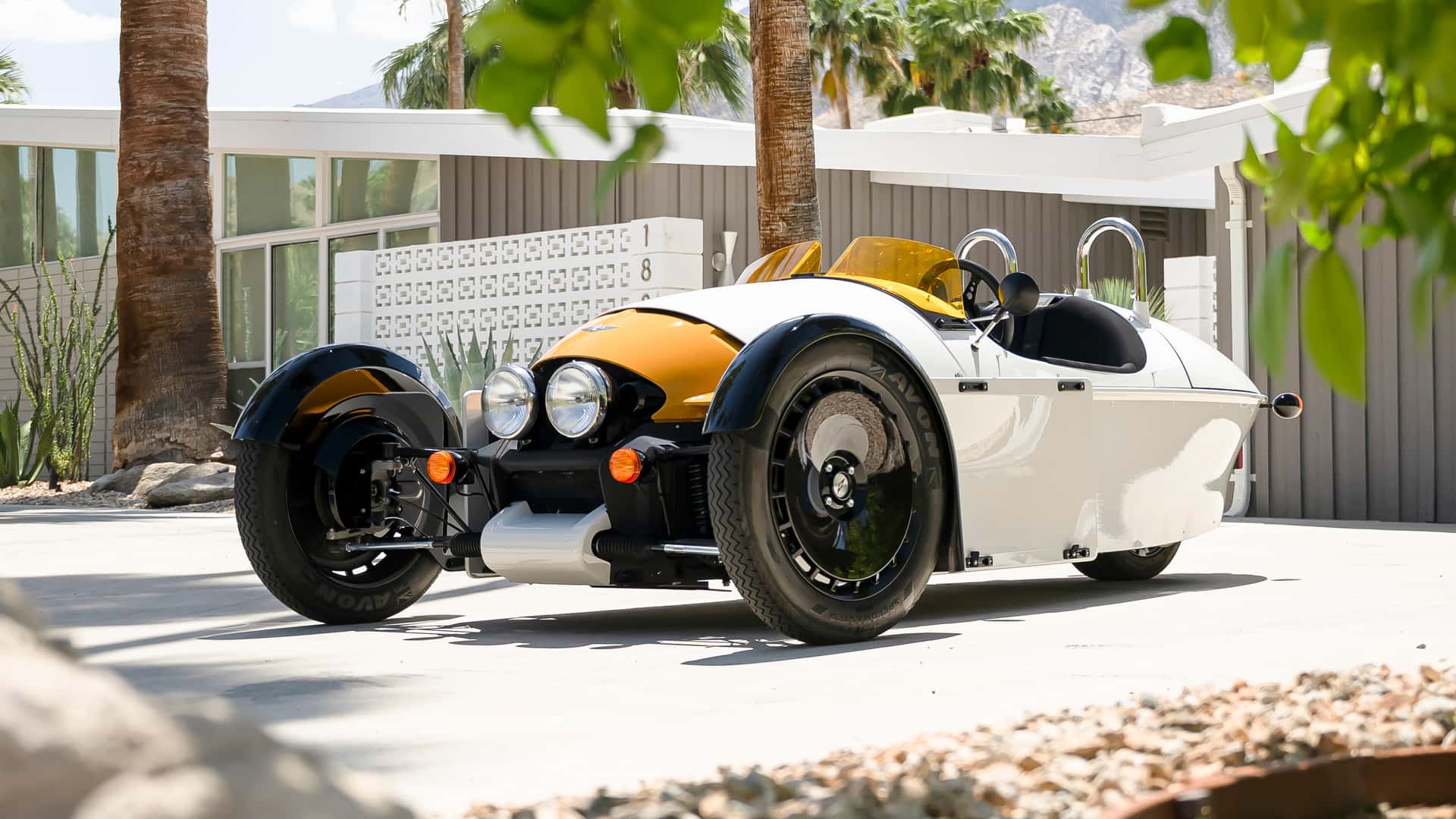 شركة مورجان تطرح سيارة جديدة ثلاثية العجلات باسم سوبر 3 في السوق الأمريكي بمحرك فورد شركة مورجان تطرح سيارة جديدة ثلاثية العجلات باسم سوبر 3 في السوق الأمريكي بمحرك فورد 2