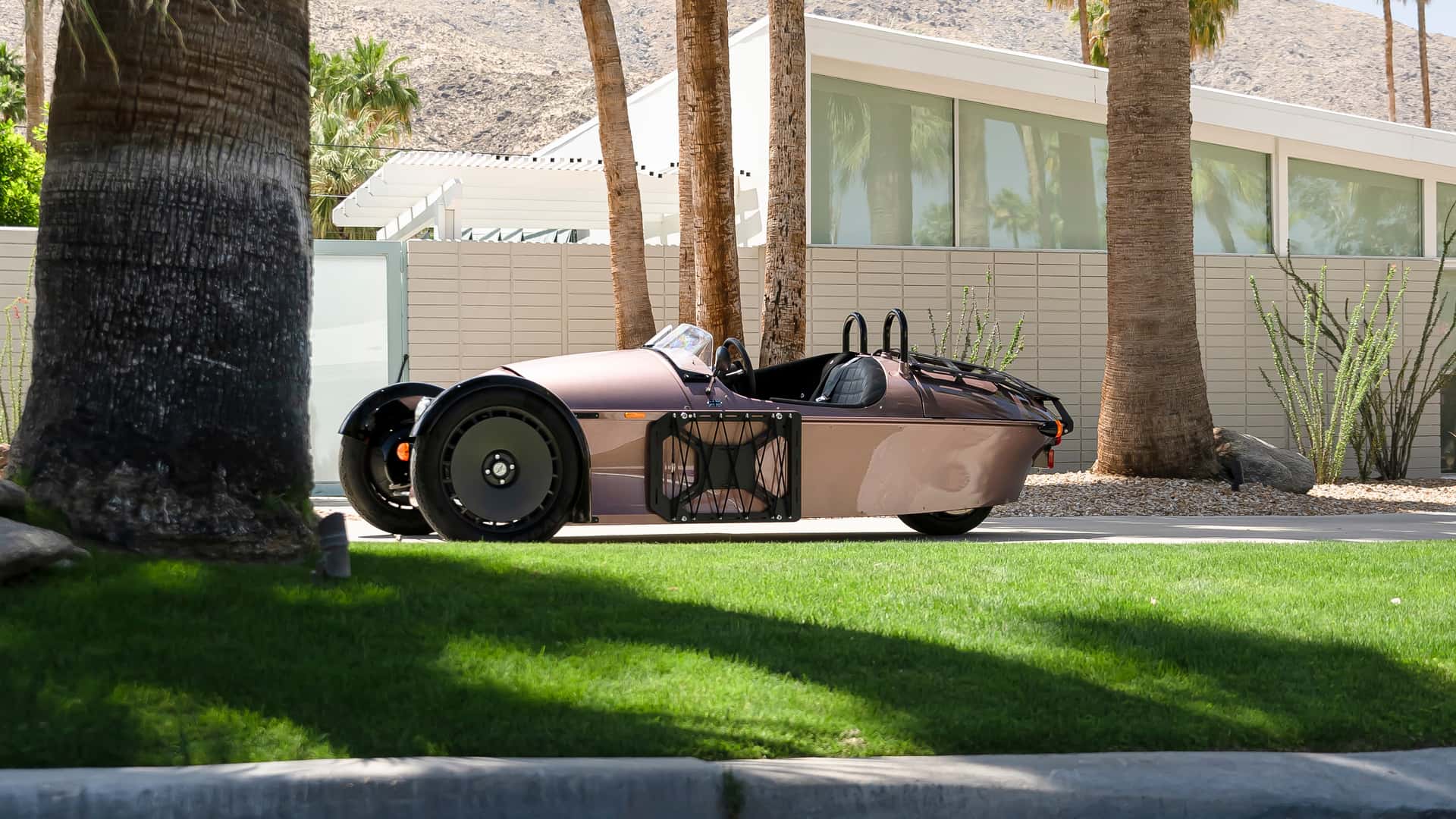 شركة مورجان تطرح سيارة جديدة ثلاثية العجلات باسم سوبر 3 في السوق الأمريكي بمحرك فورد شركة مورجان تطرح سيارة جديدة ثلاثية العجلات باسم سوبر 3 في السوق الأمريكي بمحرك فورد 19