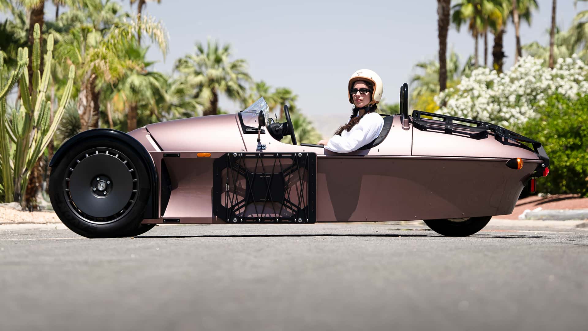 شركة مورجان تطرح سيارة جديدة ثلاثية العجلات باسم سوبر 3 في السوق الأمريكي بمحرك فورد شركة مورجان تطرح سيارة جديدة ثلاثية العجلات باسم سوبر 3 في السوق الأمريكي بمحرك فورد 20