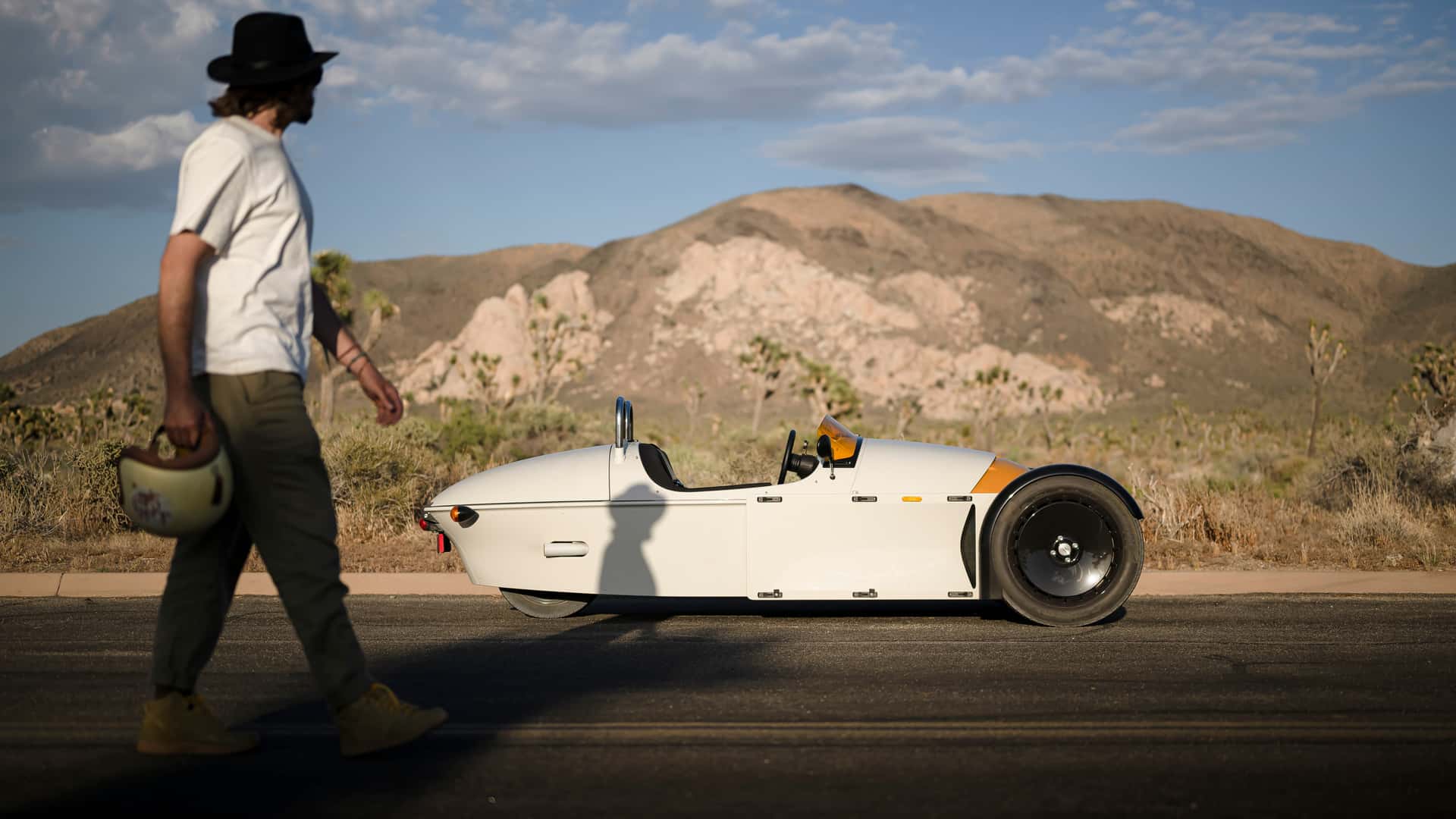 شركة مورجان تطرح سيارة جديدة ثلاثية العجلات باسم سوبر 3 في السوق الأمريكي بمحرك فورد شركة مورجان تطرح سيارة جديدة ثلاثية العجلات باسم سوبر 3 في السوق الأمريكي بمحرك فورد 25