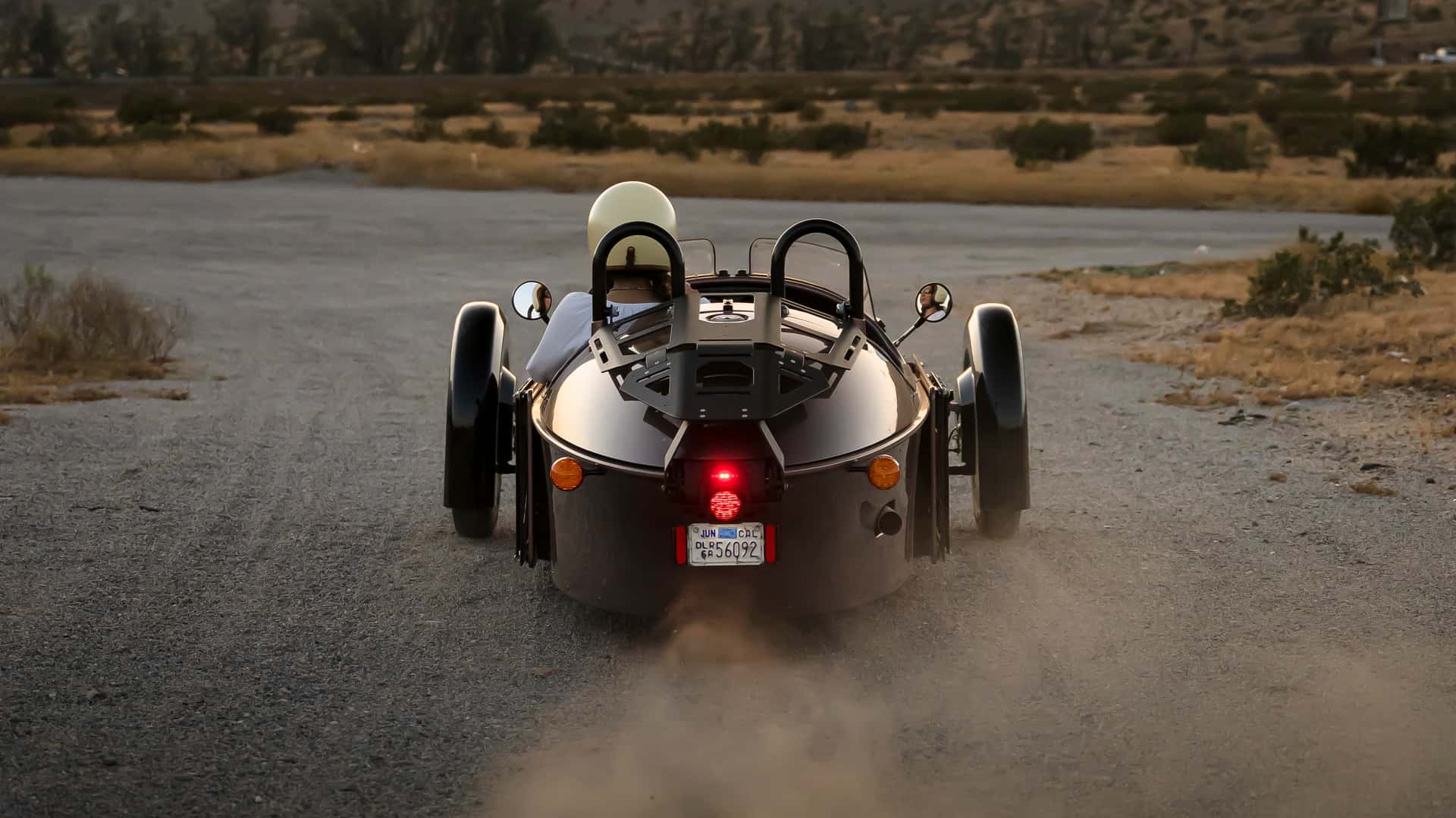 شركة مورجان تطرح سيارة جديدة ثلاثية العجلات باسم سوبر 3 في السوق الأمريكي بمحرك فورد شركة مورجان تطرح سيارة جديدة ثلاثية العجلات باسم سوبر 3 في السوق الأمريكي بمحرك فورد 32