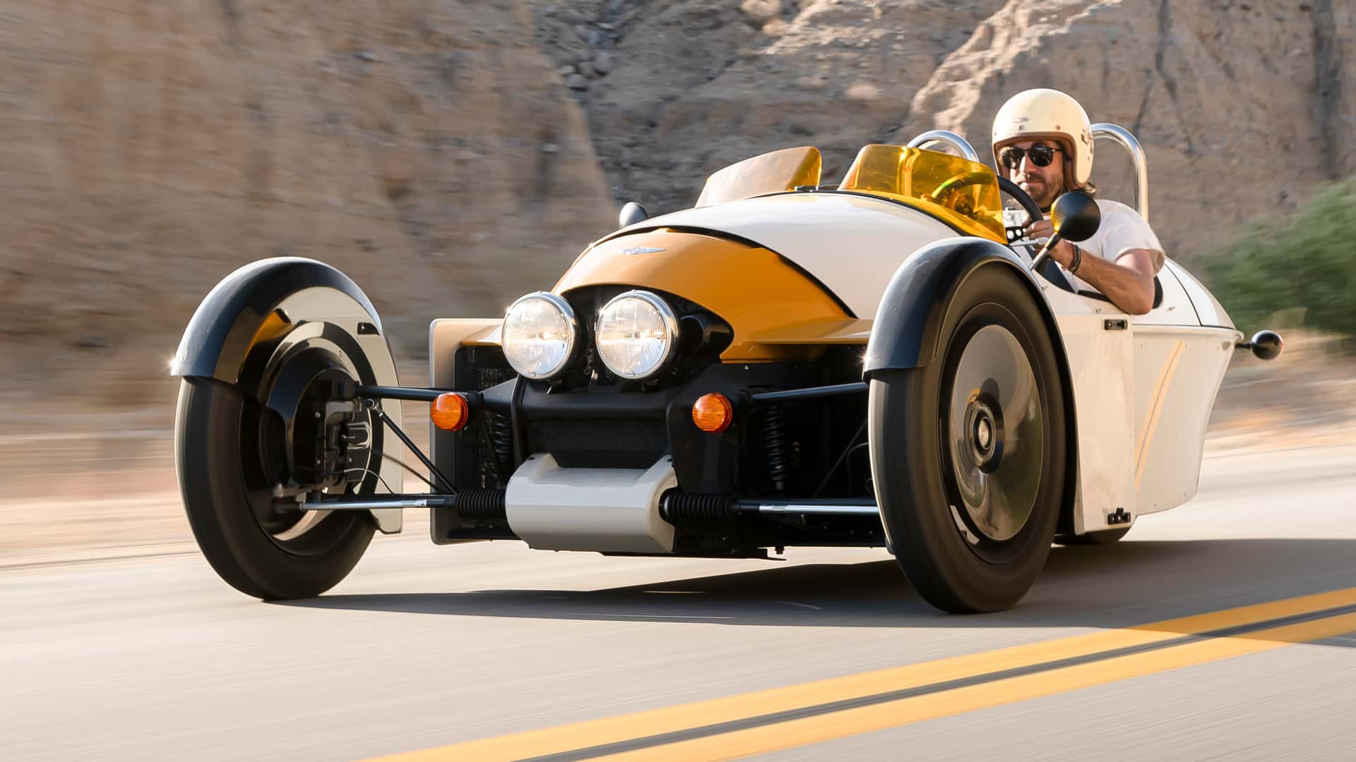 شركة مورجان تطرح سيارة جديدة ثلاثية العجلات باسم سوبر 3 في السوق الأمريكي بمحرك فورد شركة مورجان تطرح سيارة جديدة ثلاثية العجلات باسم سوبر 3 في السوق الأمريكي بمحرك فورد 6