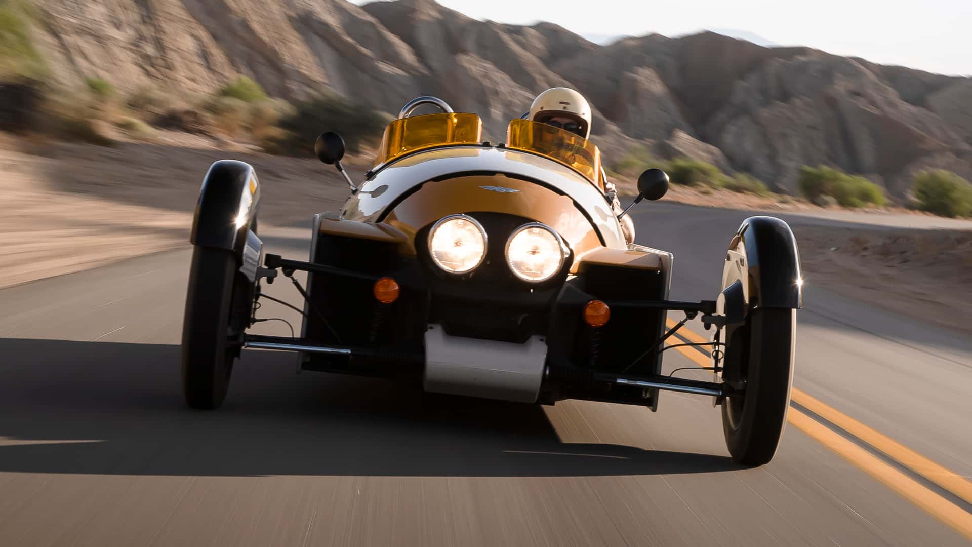 شركة مورجان تطرح سيارة جديدة ثلاثية العجلات باسم سوبر 3 في السوق الأمريكي بمحرك فورد شركة مورجان تطرح سيارة جديدة ثلاثية العجلات باسم سوبر 3 في السوق الأمريكي بمحرك فورد 8