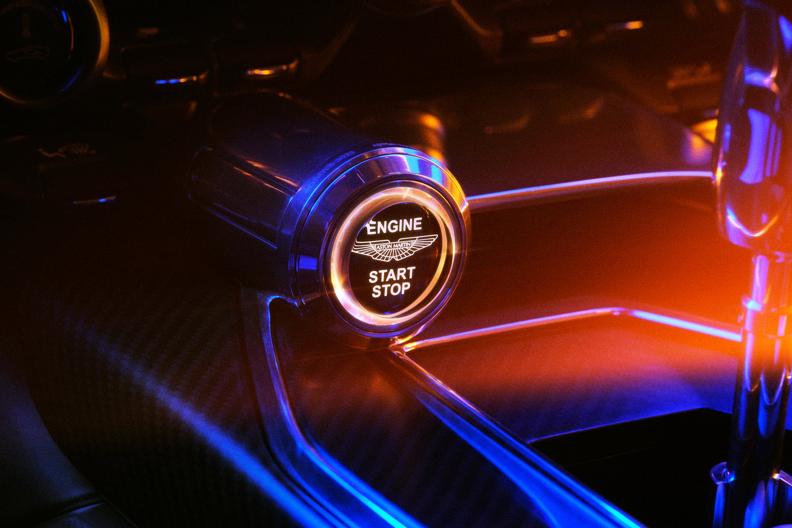 أستون مارتن تكشف عن فالور الجديدة كلياً بقوة تتجاوز 700 حصان أستون مارتن تكشف عن فالور الجديدة كلياً بقوة تتجاوز 700 حصان 3