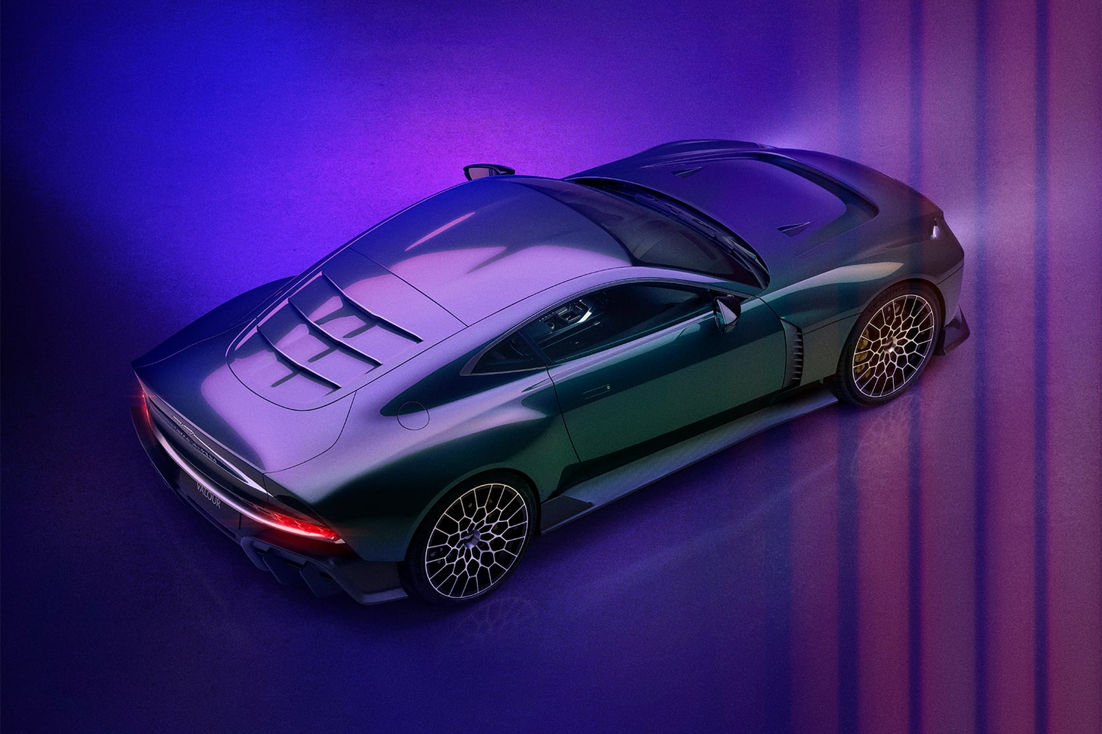 أستون مارتن تكشف عن فالور الجديدة كلياً بقوة تتجاوز 700 حصان أستون مارتن تكشف عن فالور الجديدة كلياً بقوة تتجاوز 700 حصان 1