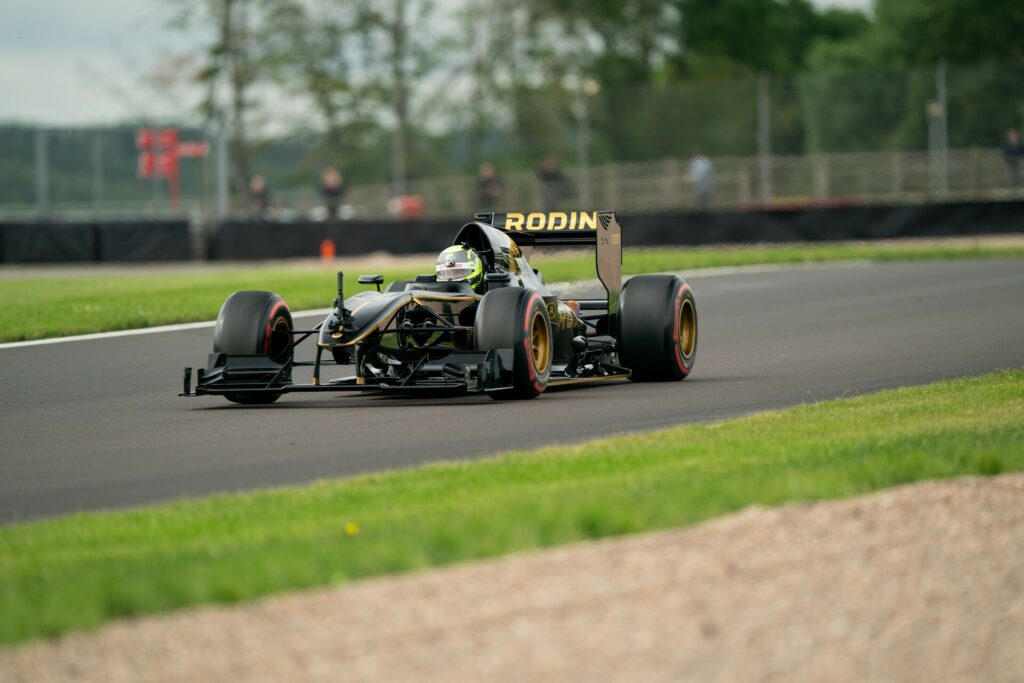 لقاء سري يجمع بين أكثر من 500 سيارة نادرة بتكلفة تتجاوز مليار دولار في بريطانيا اجتماع SCD السري لعام 2023