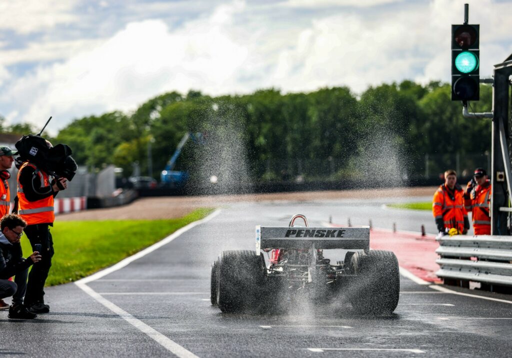 لقاء سري يجمع بين أكثر من 500 سيارة نادرة بتكلفة تتجاوز مليار دولار في بريطانيا لقاء سري يجمع بين أكثر من 500 سيارة نادرة بتكلفة تتجاوز مليار دولار في بريطانيا 2