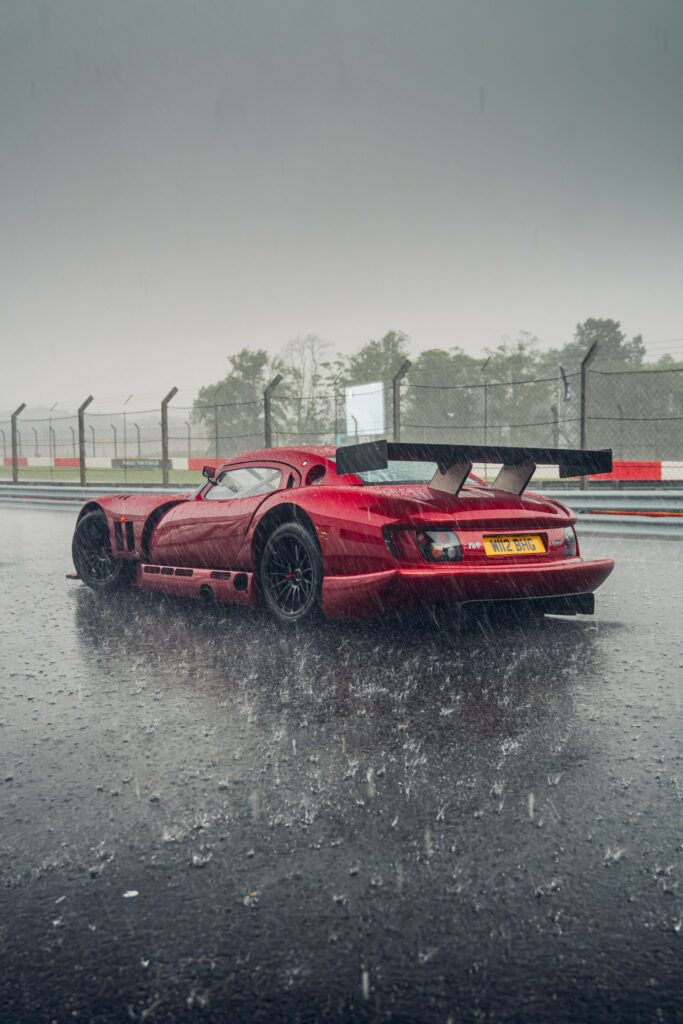 لقاء سري يجمع بين أكثر من 500 سيارة نادرة بتكلفة تتجاوز مليار دولار في بريطانيا لقاء سري يجمع بين أكثر من 500 سيارة نادرة بتكلفة تتجاوز مليار دولار في بريطانيا 4