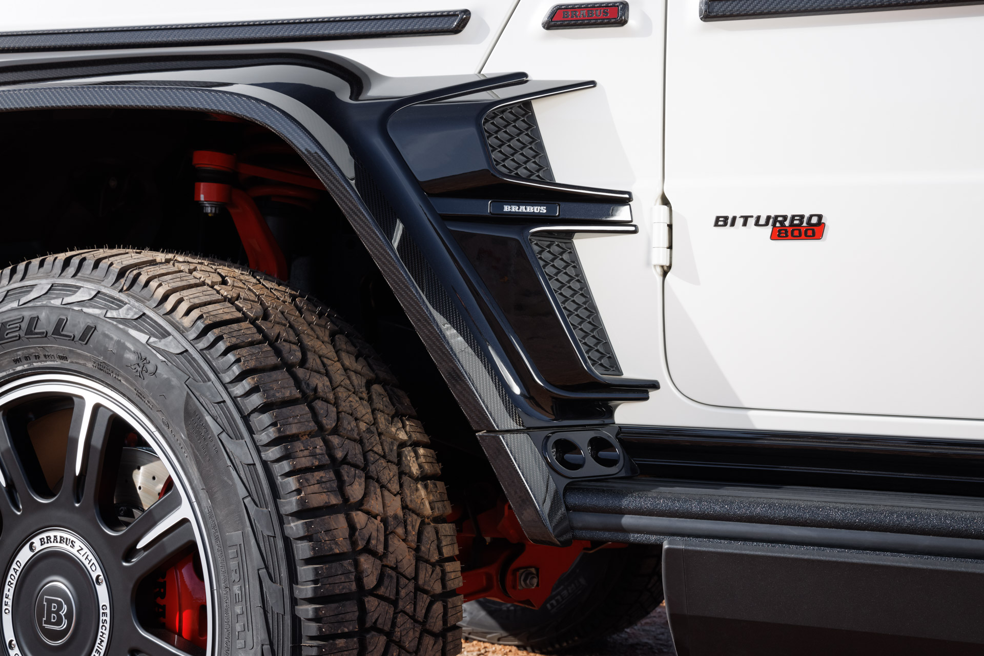 برابوس تحول مرسيدس G63 إلى شاحنتين بستة عجلات بقوة 800 و 900 حصان! برابوس تحول مرسيدس G63 إلى شاحنتين بستة عجلات بقوة 800 و 900 حصان! 10