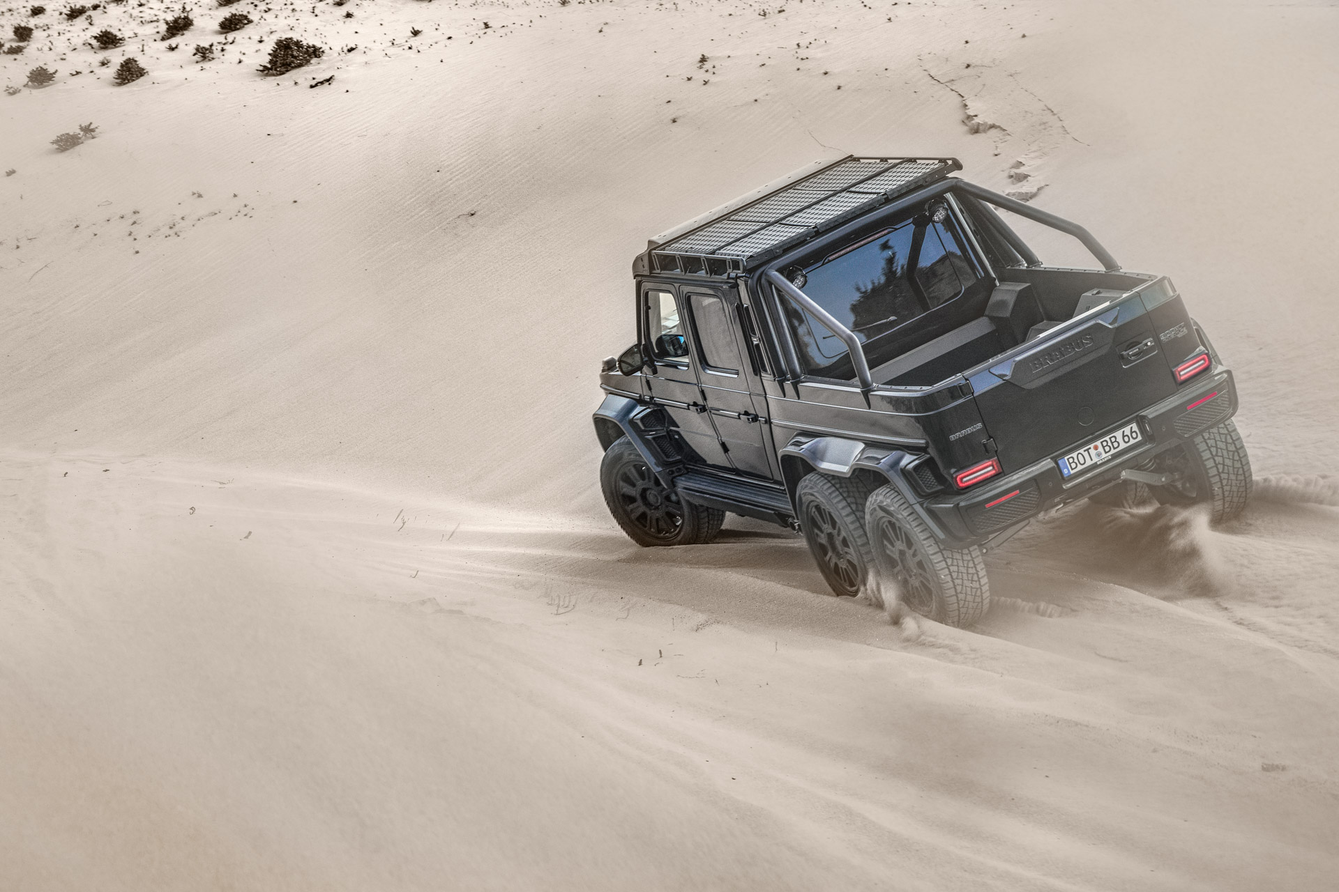 برابوس تحول مرسيدس G63 إلى شاحنتين بستة عجلات بقوة 800 و 900 حصان! برابوس تحول مرسيدس G63 إلى شاحنتين بستة عجلات بقوة 800 و 900 حصان! 15