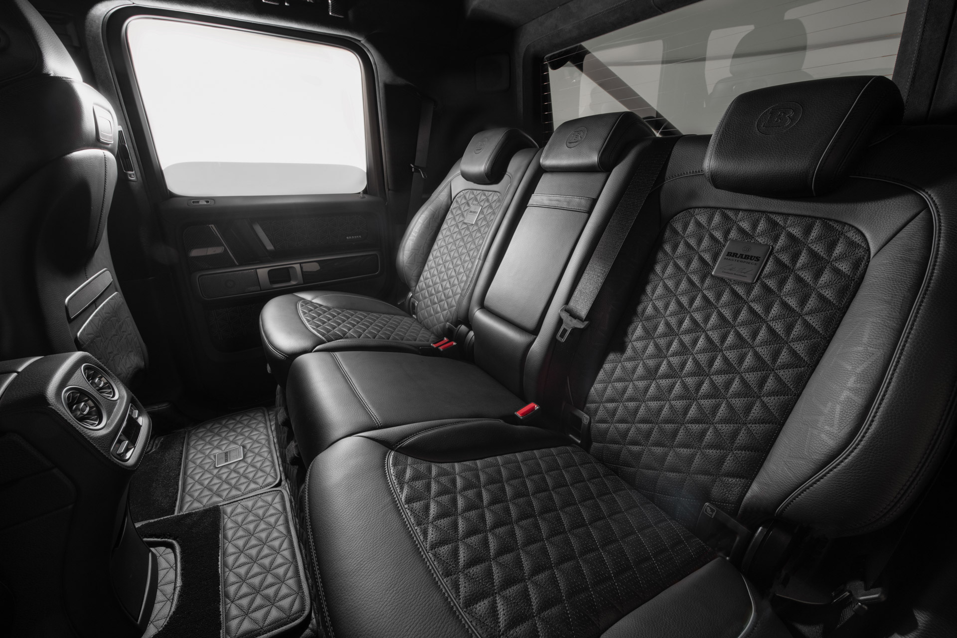 برابوس تحول مرسيدس G63 إلى شاحنتين بستة عجلات بقوة 800 و 900 حصان! برابوس تحول مرسيدس G63 إلى شاحنتين بستة عجلات بقوة 800 و 900 حصان! 22