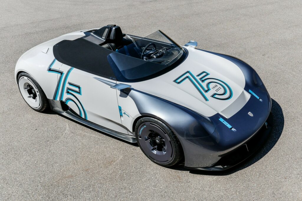 بورش تحتفل بالذكرى السنوية 75 للعلامة بالكشف عن سيارة فيجن 357 رودستر الجديدة بورش تحتفل بالذكرى السنوية 75 للعلامة بالكشف عن سيارة فيجن 357 رودستر الجديدة 6