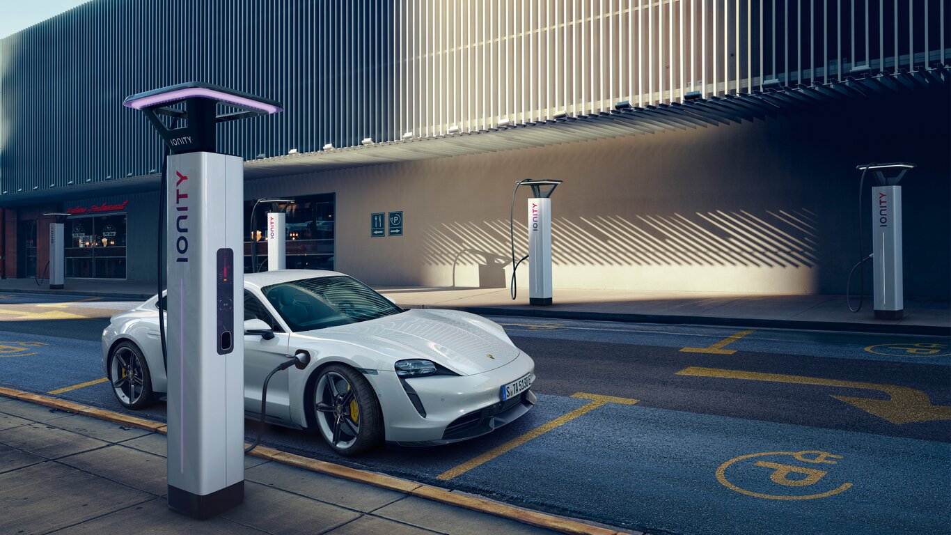 بورشه-تايكان-2023-المربع-نت-5