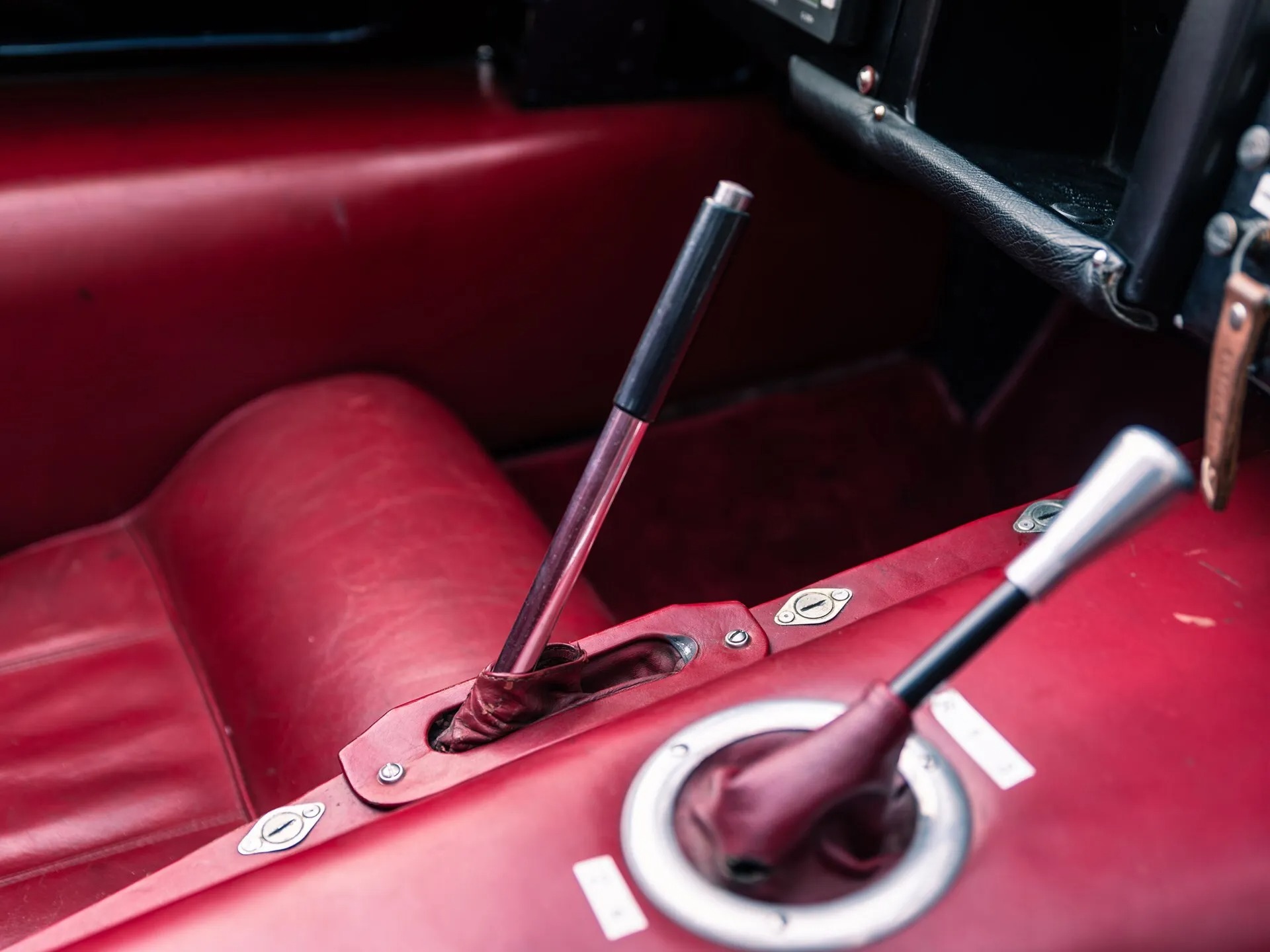 جاكوار XKSS 707 موديل 1957 بتاريخ فريد قد تباع بأكثر من 12 مليون دولار في مزاد أمريكي جاكوار XKSS 707 موديل 1957 بتاريخ فريد قد تباع بأكثر من 12 مليون دولار في مزاد أمريكي 19