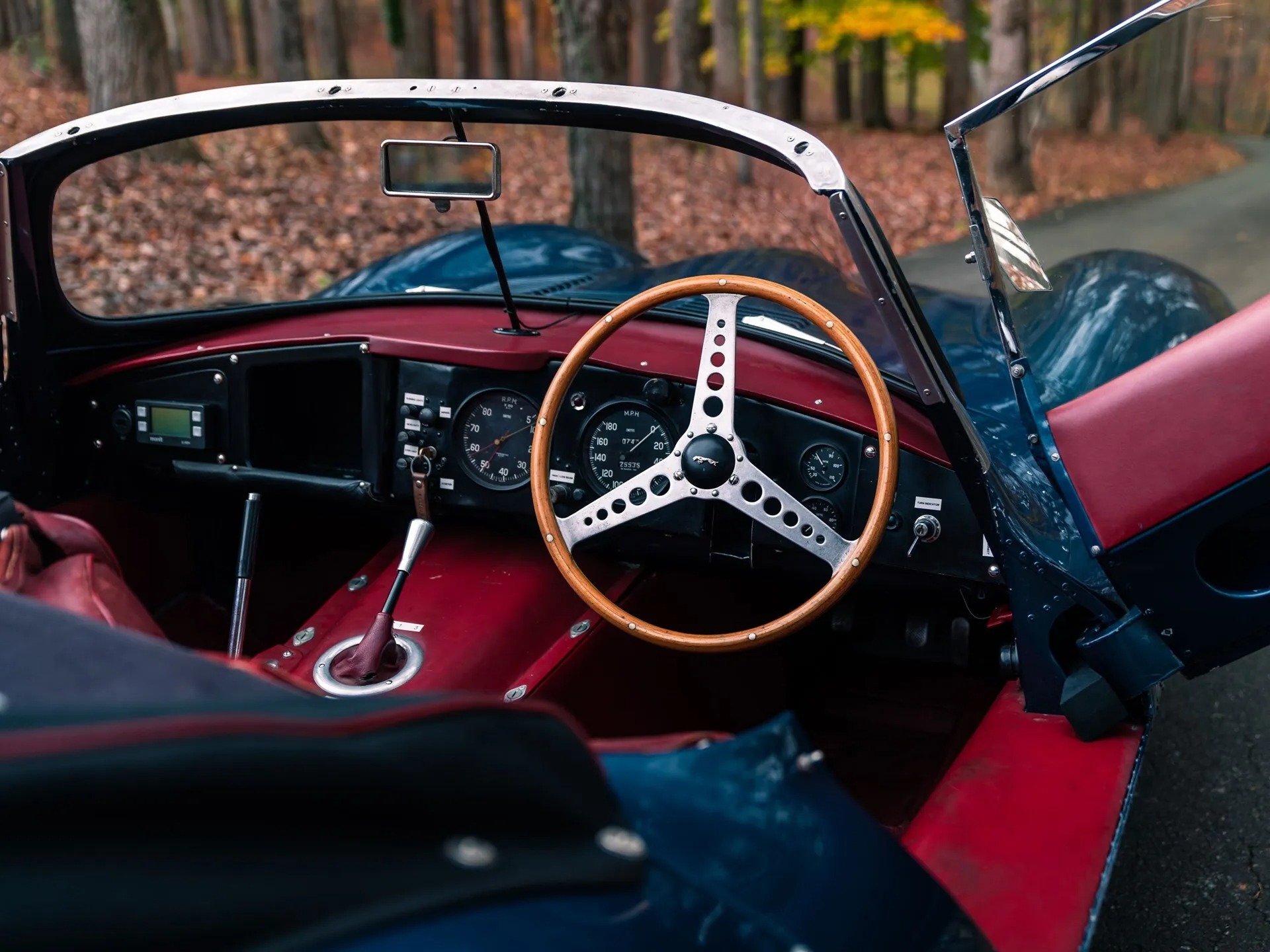 جاكوار XKSS 707 موديل 1957 بتاريخ فريد قد تباع بأكثر من 12 مليون دولار في مزاد أمريكي جاكوار XKSS 707 موديل 1957 بتاريخ فريد قد تباع بأكثر من 12 مليون دولار في مزاد أمريكي 17