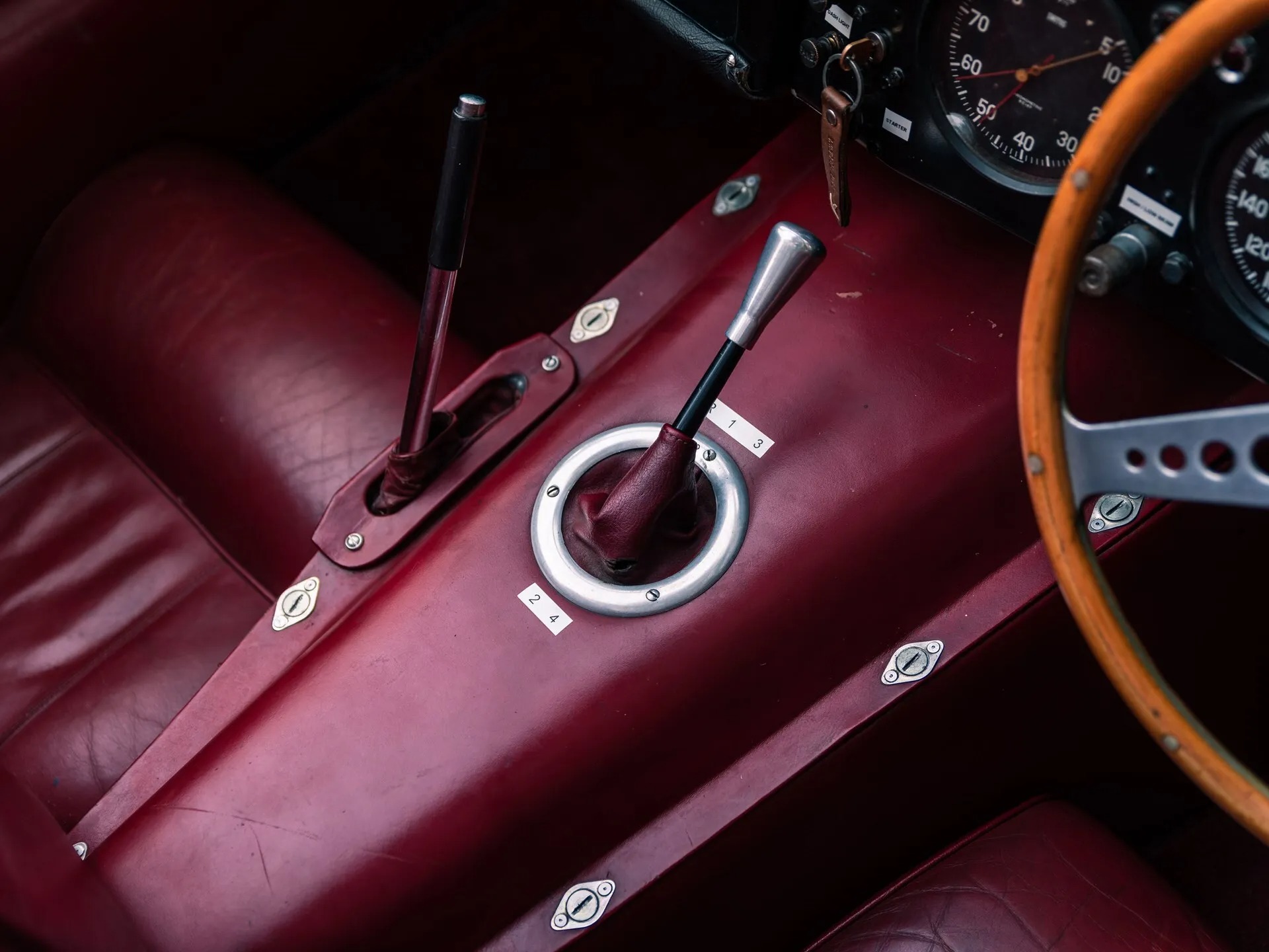 جاكوار XKSS 707 موديل 1957 بتاريخ فريد قد تباع بأكثر من 12 مليون دولار في مزاد أمريكي جاكوار XKSS 707 موديل 1957 بتاريخ فريد قد تباع بأكثر من 12 مليون دولار في مزاد أمريكي 15