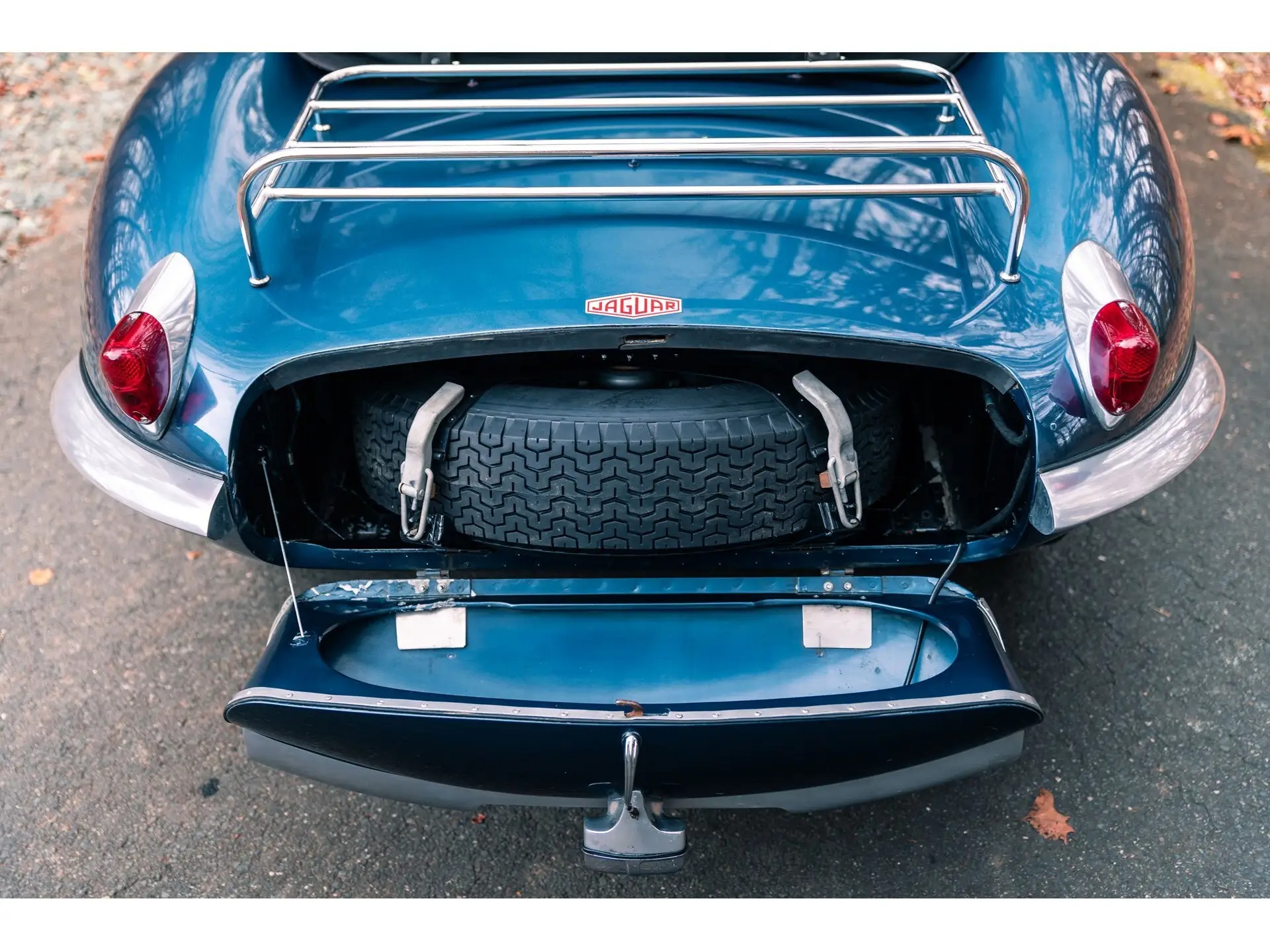 جاكوار XKSS 707 موديل 1957 بتاريخ فريد قد تباع بأكثر من 12 مليون دولار في مزاد أمريكي جاكوار XKSS 707 موديل 1957 بتاريخ فريد قد تباع بأكثر من 12 مليون دولار في مزاد أمريكي 13