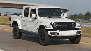 جيب جلادياتور 2024 فيس ليفت تظهر لأول مرة أثناء اختبارها بتحديثات للتصميم والتقنيات جيب جلادياتور 2024 فيس ليفت تظهر لأول مرة أثناء اختبارها بتحديثات للتصميم والتقنيات 2