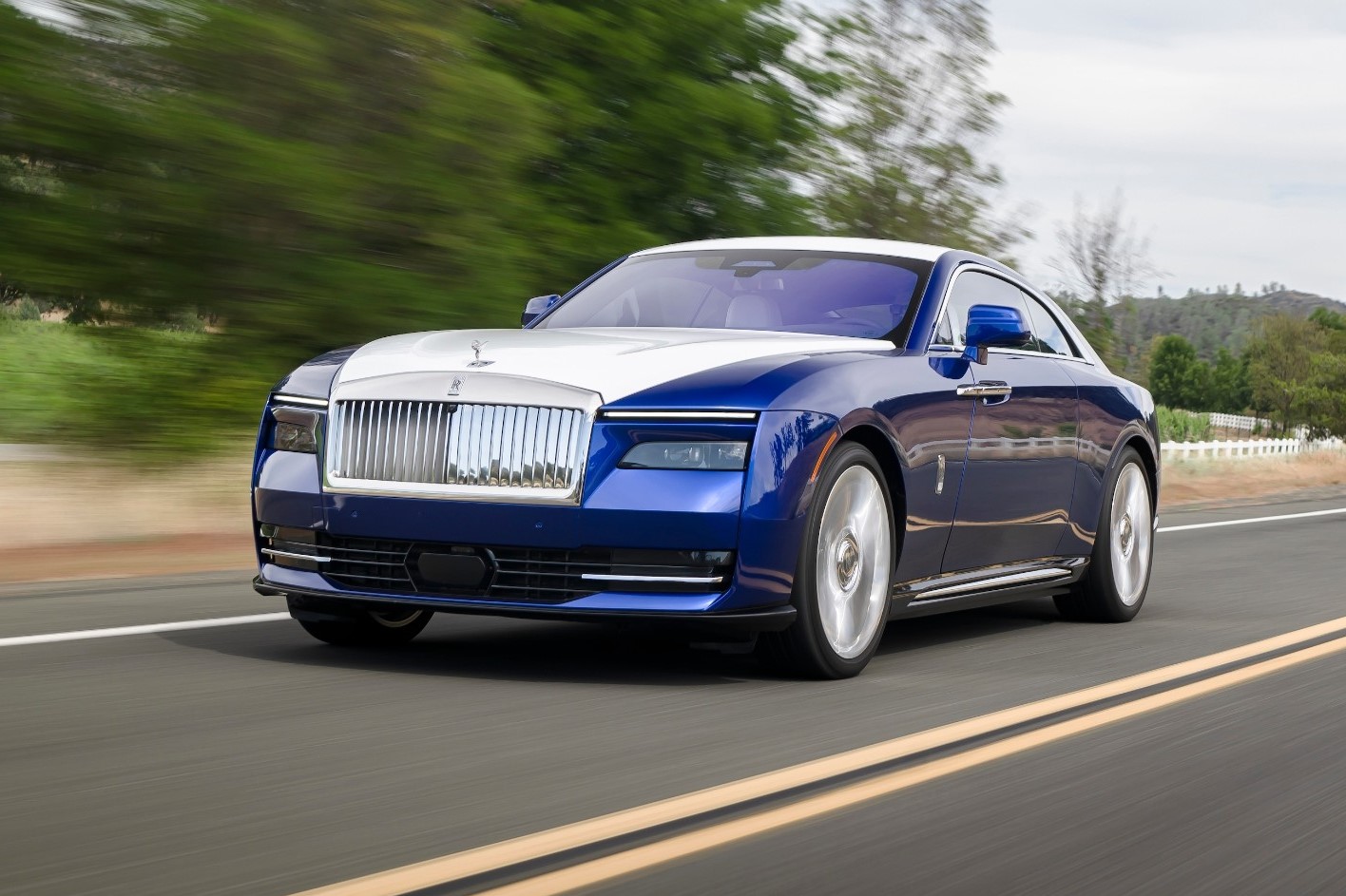 رولزرويس تهدد بالحظر مدى الحياة لأي عميل يحاول بيع سيارة سبيكتر الكهربائية بعد شرائها رولزرويس تهدد بالحظر مدى الحياة لأي عميل يحاول بيع سيارة سبيكتر الكهربائية بعد شرائها 3