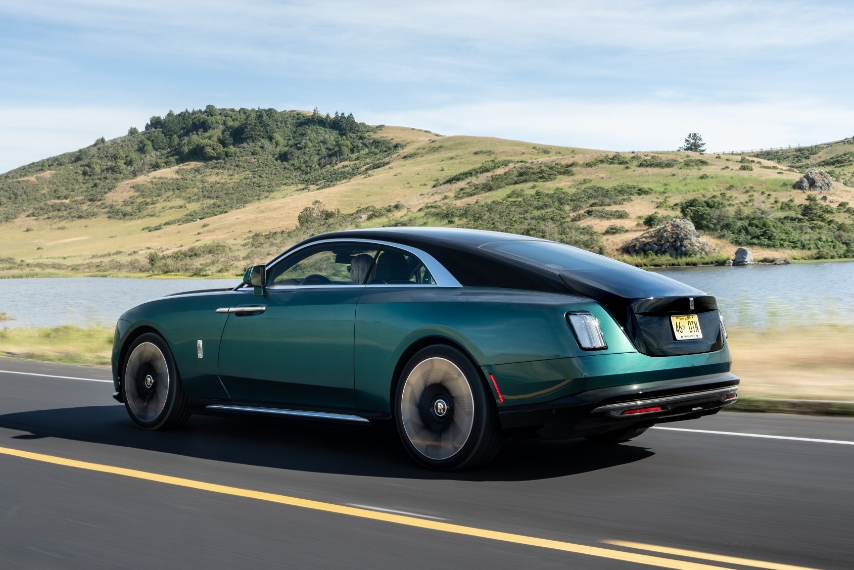 رولزرويس تهدد بالحظر مدى الحياة لأي عميل يحاول بيع سيارة سبيكتر الكهربائية بعد شرائها رولز رويس سبيكتر