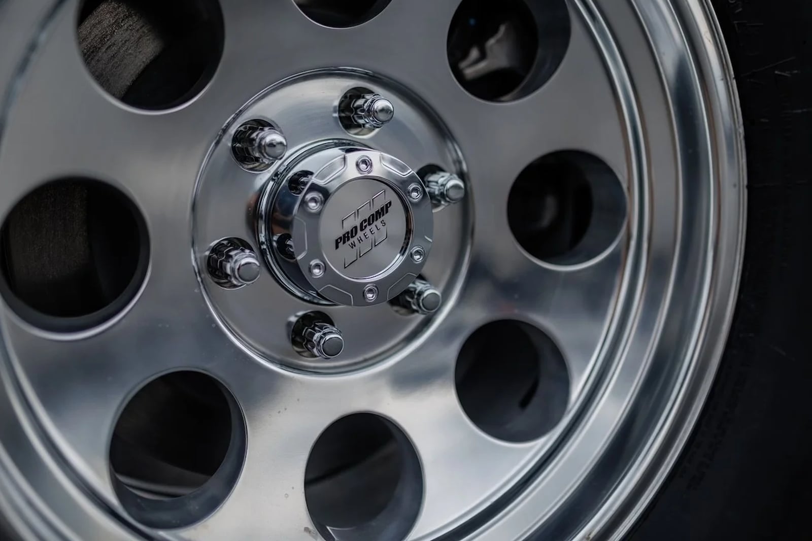 فورد F-150 تحصل على حزمة تعديلات كلاسيكية بقوة تصل إلى 700 حصان فورد F-150 تحصل على حزمة تعديلات كلاسيكية بقوة تصل إلى 700 حصان 5