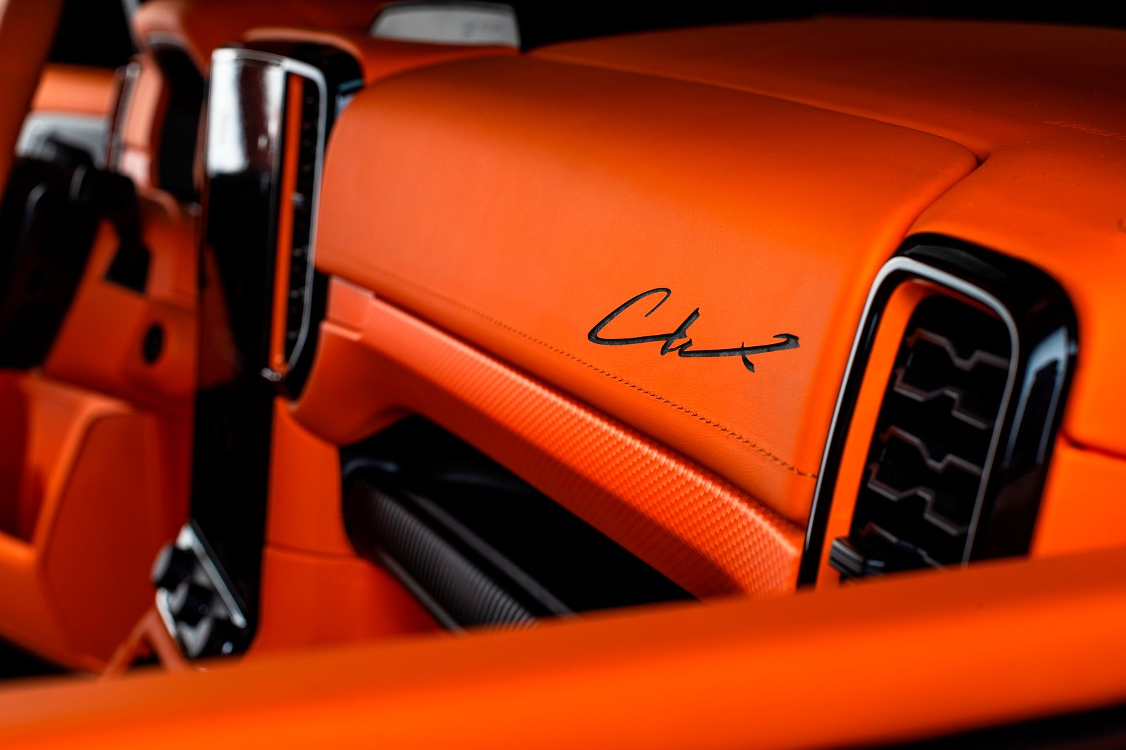 فورد رينجر رابتر تحصل على تعديلات بولندية بالغة القوة والشراسة بتكلفة تعادل 414 ألف ريال فورد رينجر رابتر كارليكس