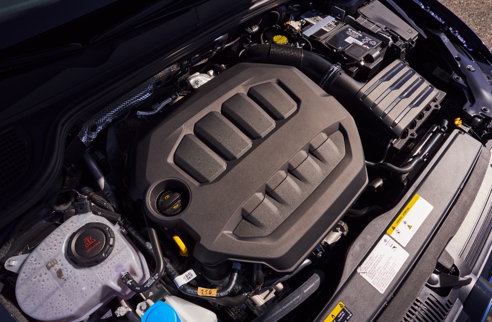 فولكس-واجن-جولف-r-2023-المربع-نت-11