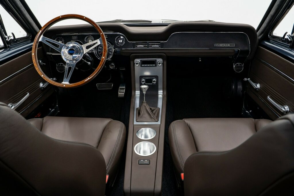 فورد موستنج فاست باك الأسطورية تعود للحياة بعد تجديدات عصرية بسعر 1.1 مليون ريال فورد موستنج فاست باك الأسطورية تعود للحياة بعد تجديدات عصرية بسعر 1.1 مليون ريال 8