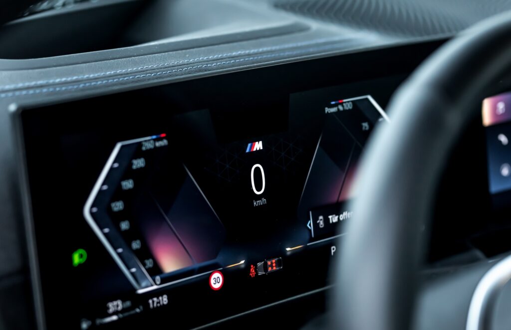 بي ام دبليو الفئة الثالثة تحصل على تعديلات رياضية ومحرك أقوى من مانهارت الألمانية بي ام دبليو الفئة الثالثة تحصل على تعديلات رياضية ومحرك أقوى من مانهارت الألمانية 12