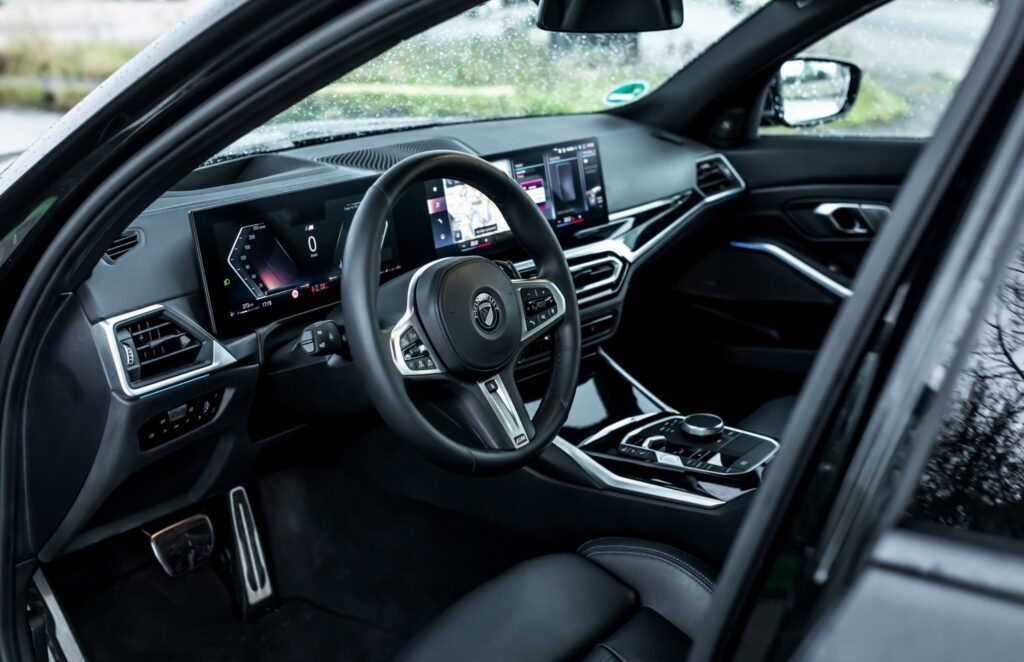 بي ام دبليو الفئة الثالثة تحصل على تعديلات رياضية ومحرك أقوى من مانهارت الألمانية بي ام دبليو الفئة الثالثة تحصل على تعديلات رياضية ومحرك أقوى من مانهارت الألمانية 10