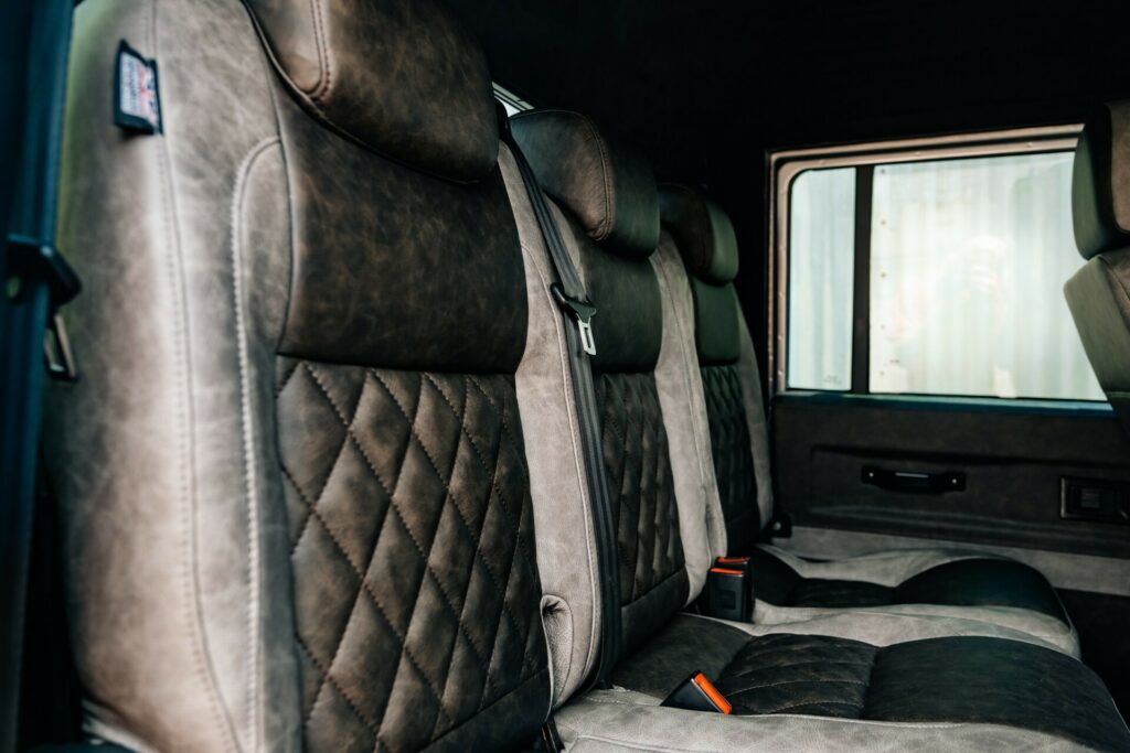 شاحنة لاندروفر ديفندر كلاسيكية تحصل على عملية تجديد رائعة من شركة هيمالايا الأمريكية شاحنة لاندروفر ديفندر كلاسيكية تحصل على عملية تجديد رائعة من شركة هيمالايا الأمريكية 18