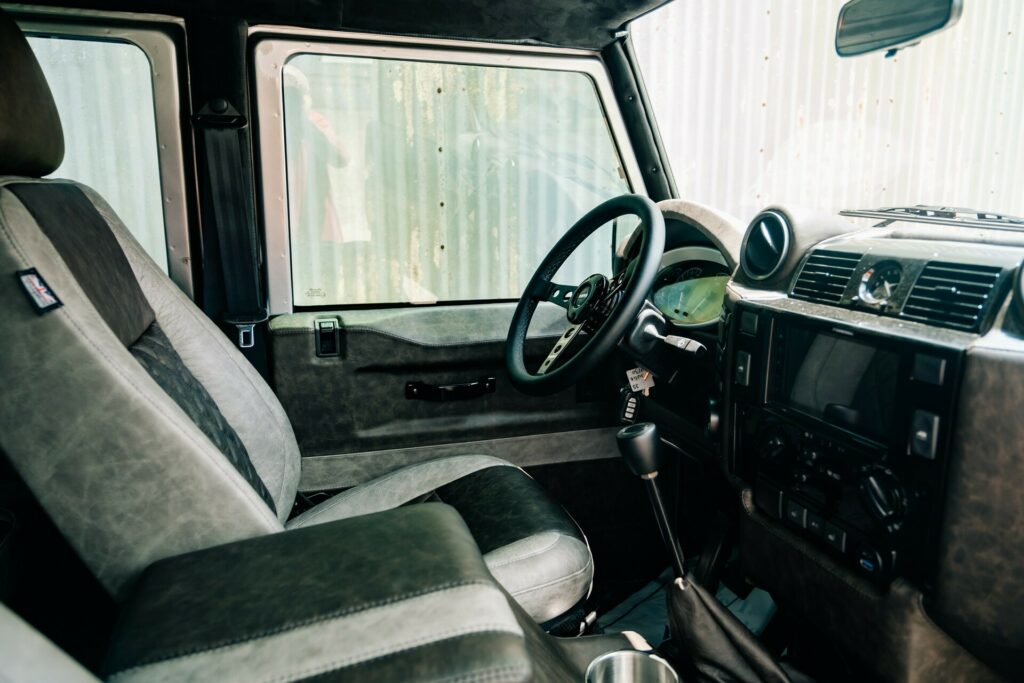 شاحنة لاندروفر ديفندر كلاسيكية تحصل على عملية تجديد رائعة من شركة هيمالايا الأمريكية شاحنة لاندروفر ديفندر كلاسيكية تحصل على عملية تجديد رائعة من شركة هيمالايا الأمريكية 19