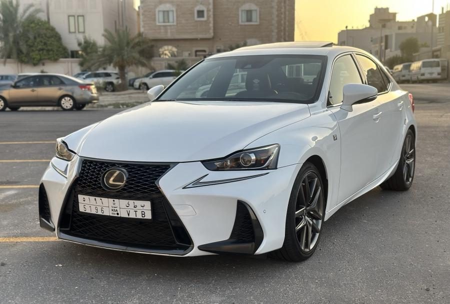 لكزس IS 2019 السيدان الأصغر للعلامة اليابانية كم سعرها في السعودية؟ لكزس IS 2019 السيدان الأصغر للعلامة اليابانية كم سعرها في السعودية؟ 6