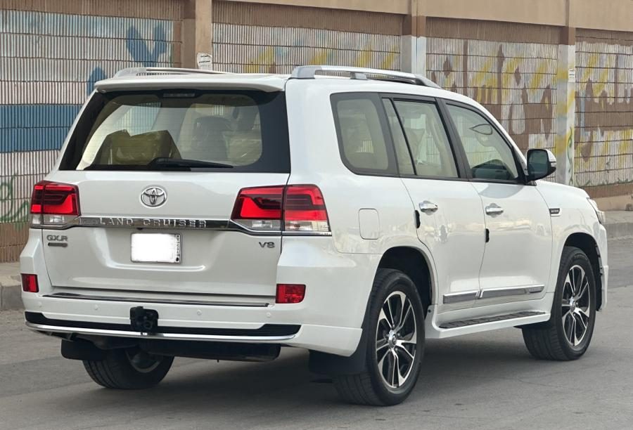 تويوتا لاندكروزر 2016: تعرف على أبرز مُميزاتها وأسعارها في السعودية تويوتا لاندكروزر 2016: تعرف على أبرز مُميزاتها وأسعارها في السعودية 8