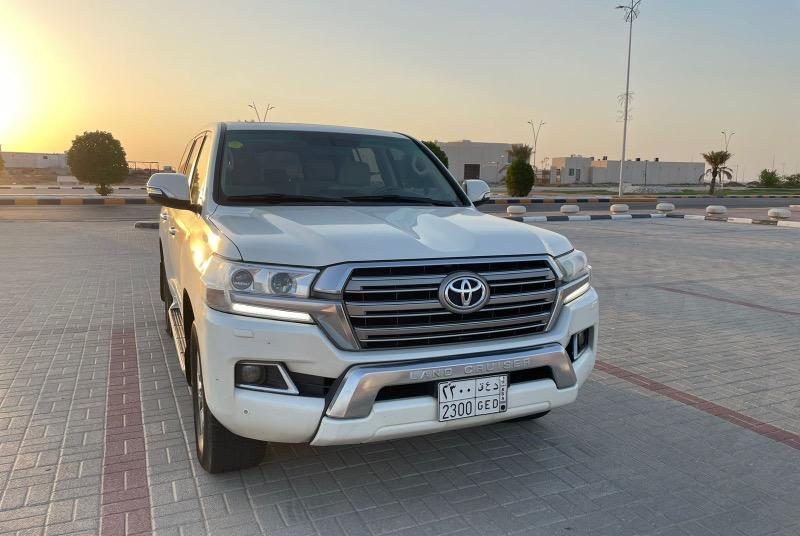 تويوتا لاندكروزر 2016: تعرف على أبرز مُميزاتها وأسعارها في السعودية تويوتا لاندكروزر 2016: تعرف على أبرز مُميزاتها وأسعارها في السعودية 9