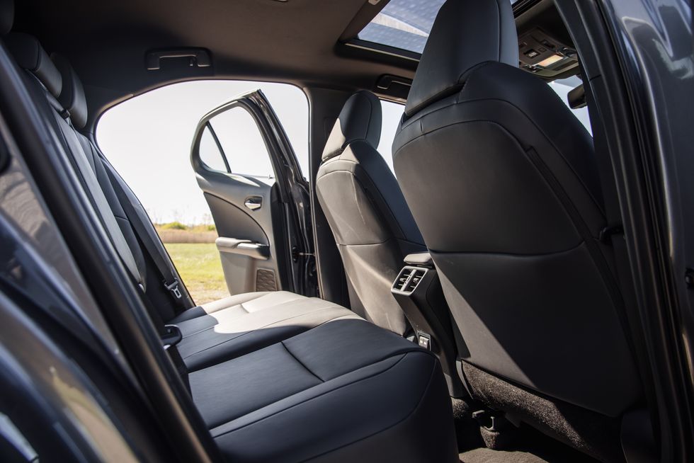 لكزس UX 2023: الاختلافات بين فئات أصغر SUV من العلامة اليابانية في السعودية لكزس UX 2023: الاختلافات بين فئات أصغر SUV من العلامة اليابانية في السعودية 4