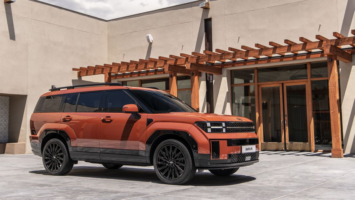 سعر سنتافي الشكل الجديد 2024 ومزايا سيارة الطرق الوعرة الكورية كم سعر سنتافي الشكل الجديد 2024؟