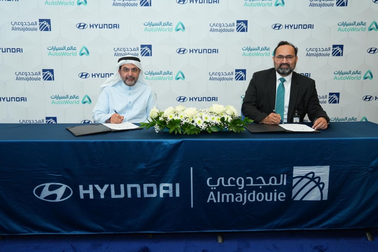 اتفاقية توريد أكثر من 1100 سيارة بين شركة عالم السيارات وبين المجدوعي للسيارات. اتفاقية توريد أكثر من 1100 سيارة بين شركة عالم السيارات وبين المجدوعي للسيارات. 2