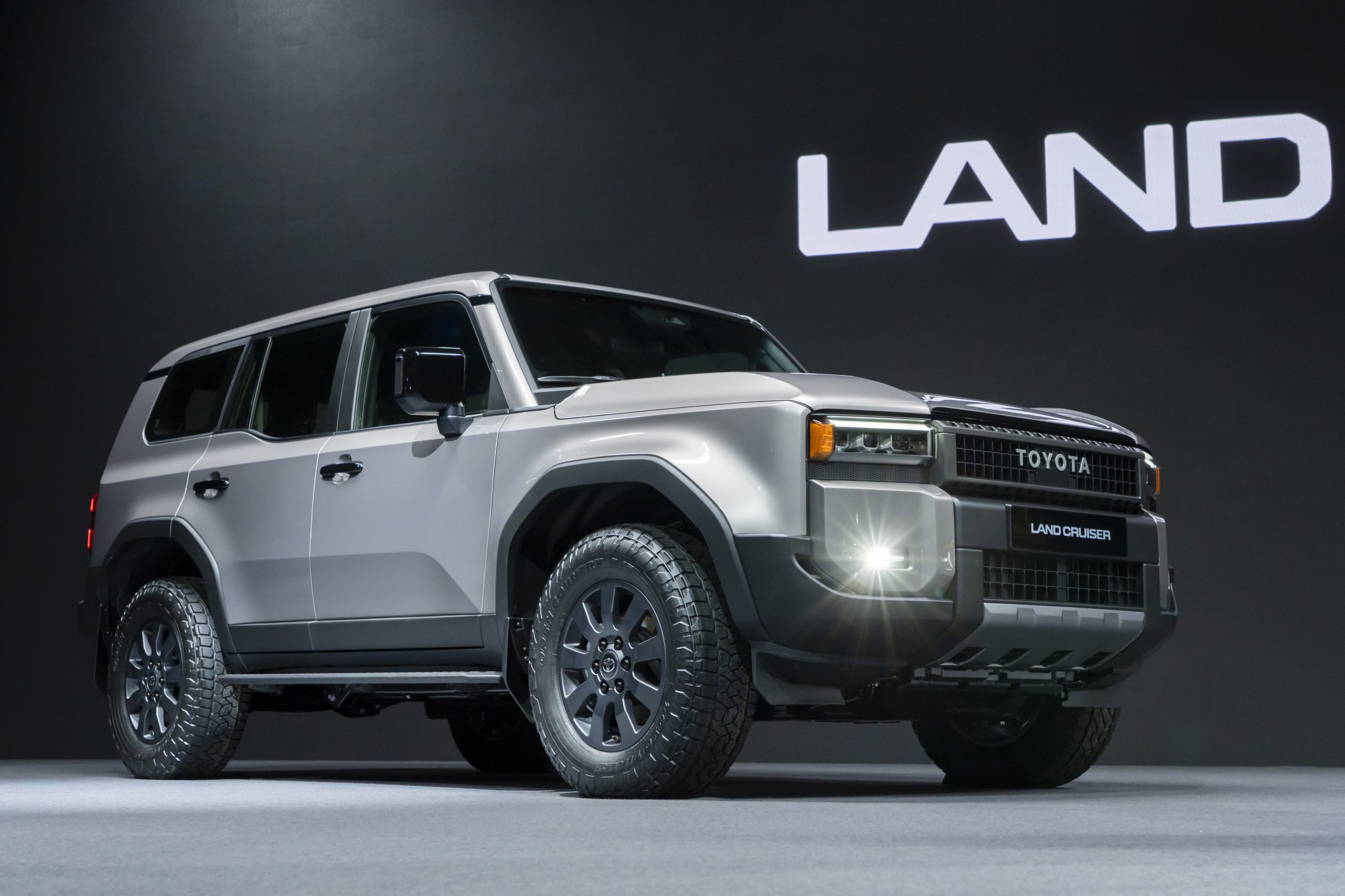 تجهيزات تويوتا برادو 2024 من الداخل وموعد نزولها بالأسواق تجهيزات تويوتا برادو 2024 من الداخل وموعد نزولها بالأسواق 7