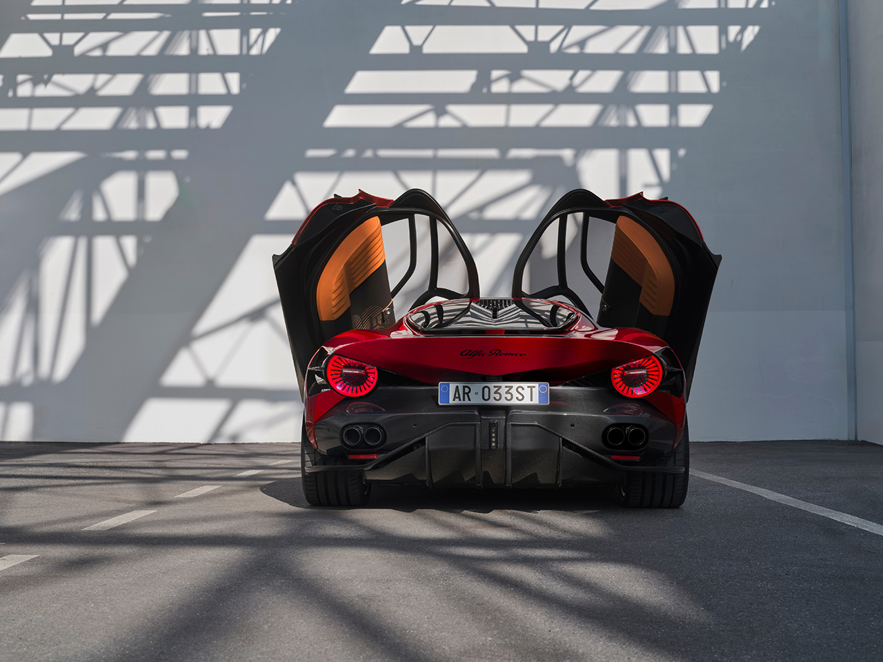 الفاروميو تكشف عن سوبركار جديدة كلياً باسم 33 سترادل وقوة قصوى 750 حصان الفاروميو تكشف عن سوبركار جديدة كلياً باسم 33 سترادل وقوة قصوى 750 حصان 5